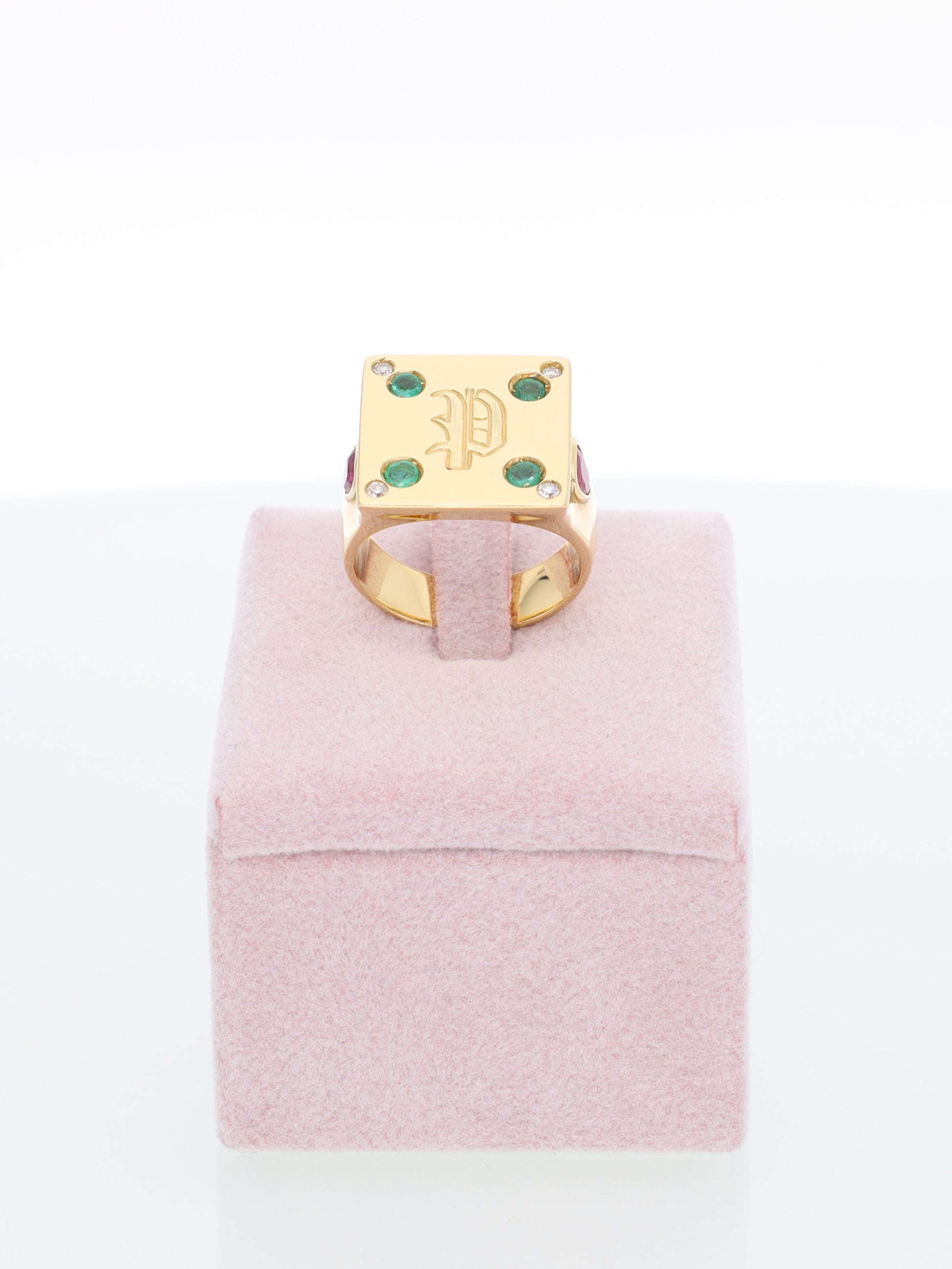 Anello Chevalier in Oro Giallo 18 kt con Brillanti, Smeraldi e Rubini