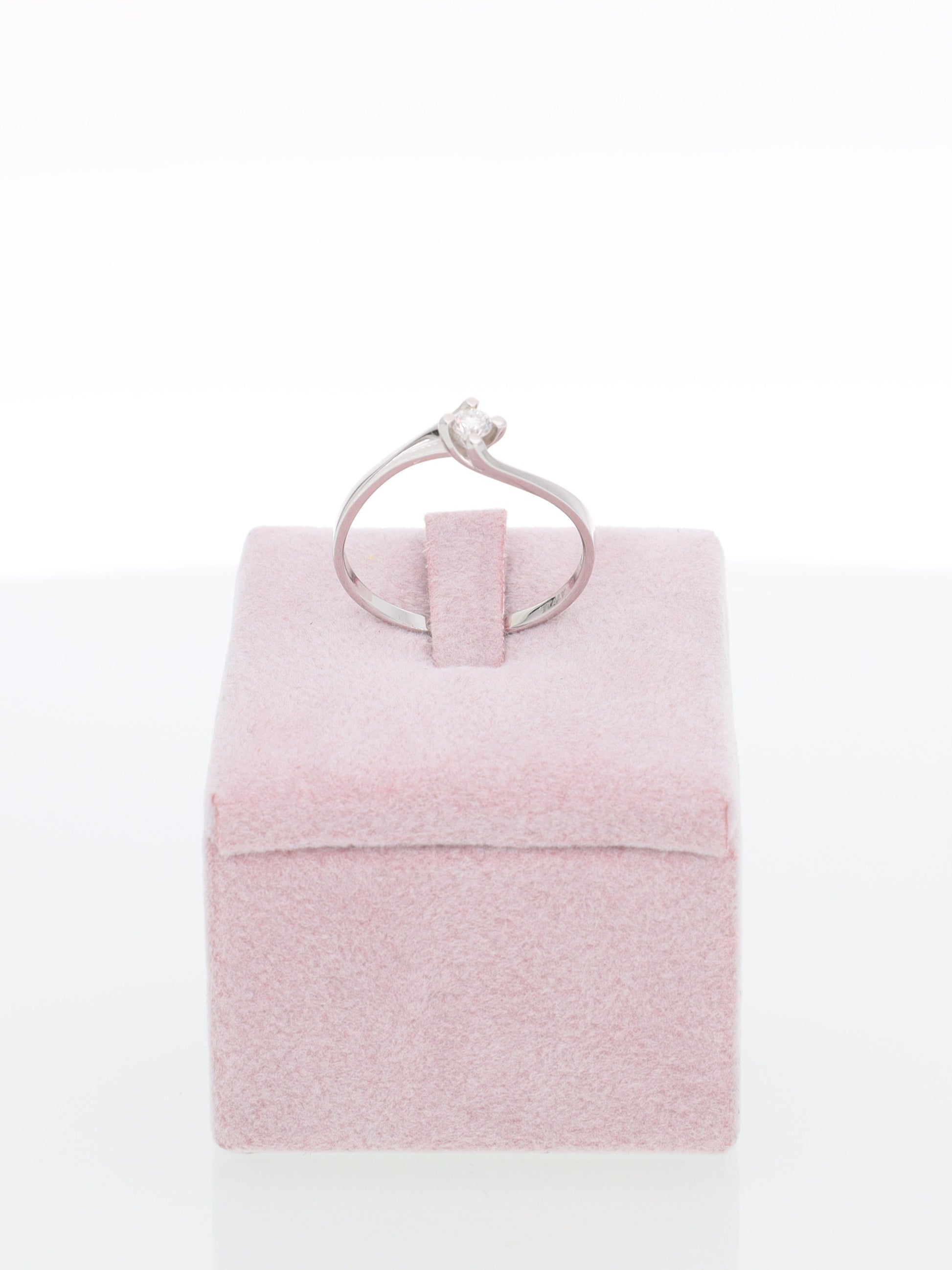 Anello solitario in oro bianco 18kt con diamante