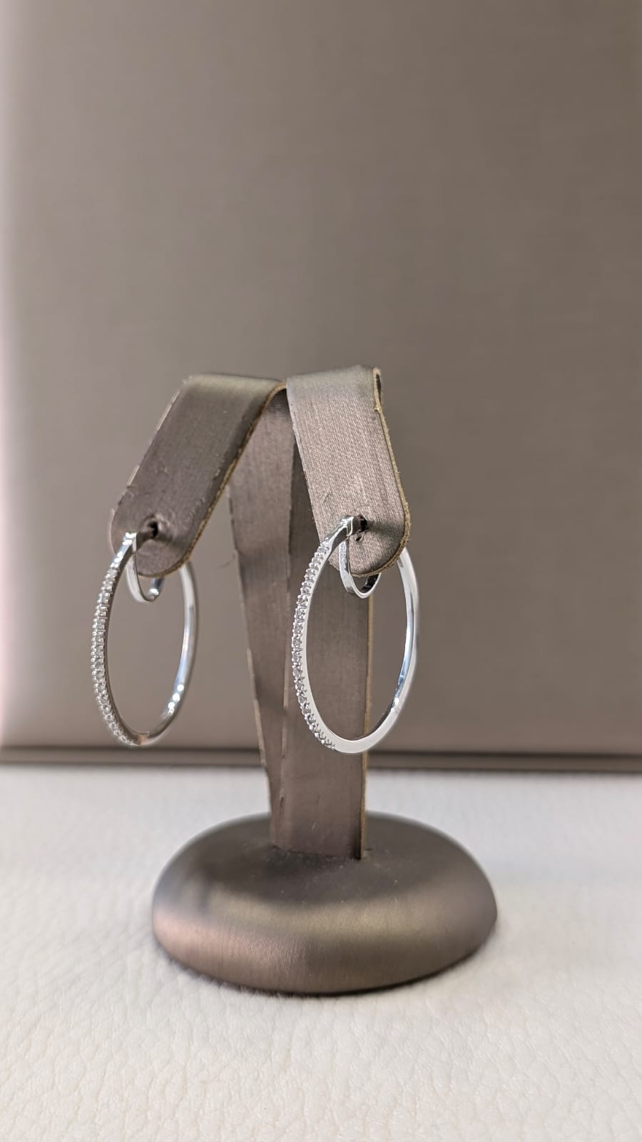 Orecchini a Cerchio in Oro Bianco 18kt con Brillanti