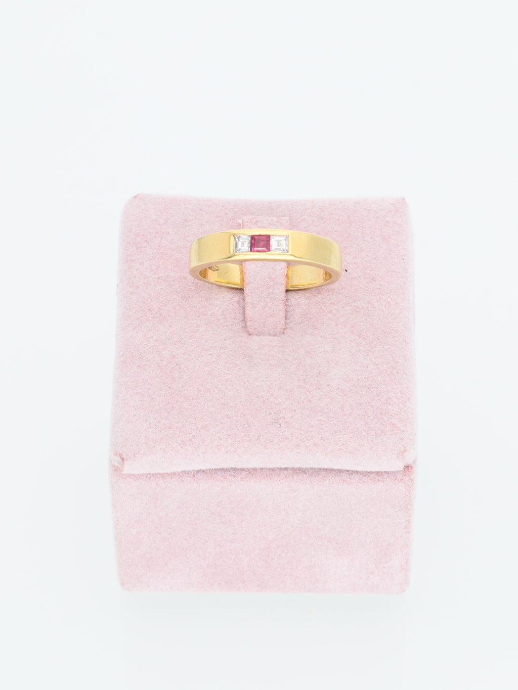 Anello a fascia in Oro Giallo 18 kt con diamanti e rubino