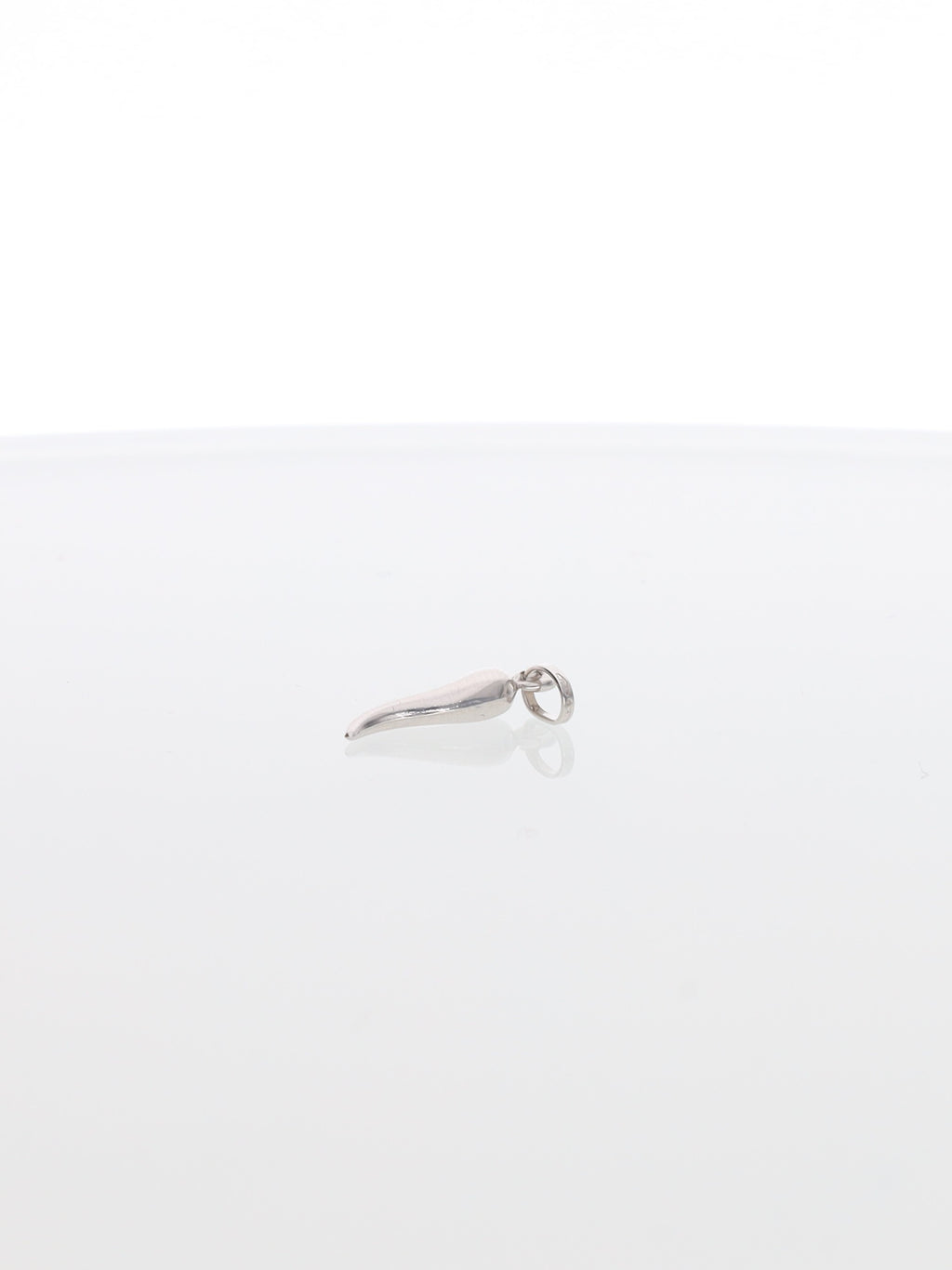 Ciondolo corno portafortuna in oro bianco 18kt