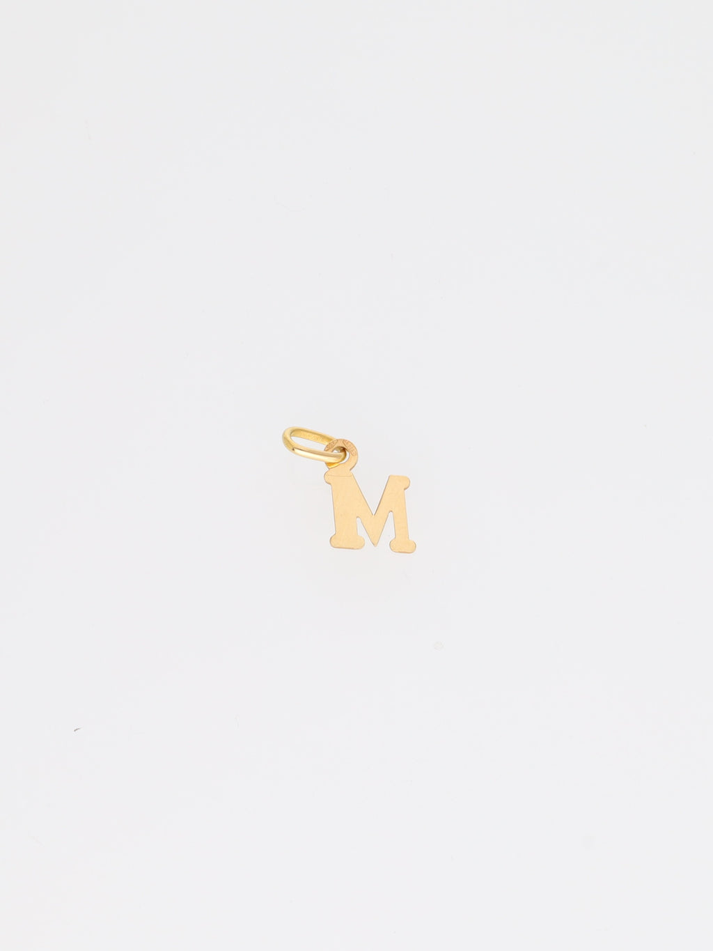 Ciondolo lettera M in oro giallo 18kt - squadrata