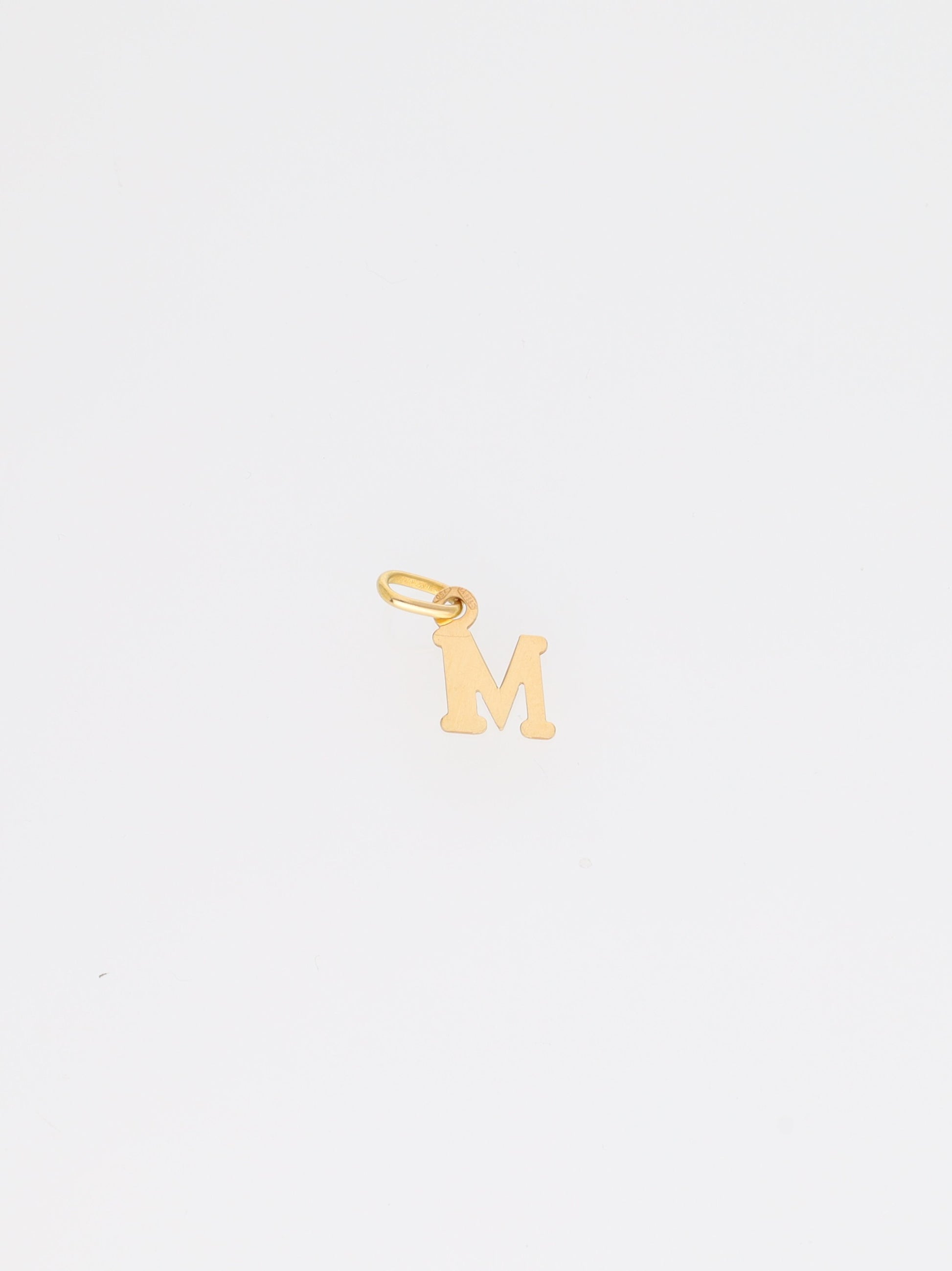 Ciondolo lettera M in oro giallo 18kt - squadrata