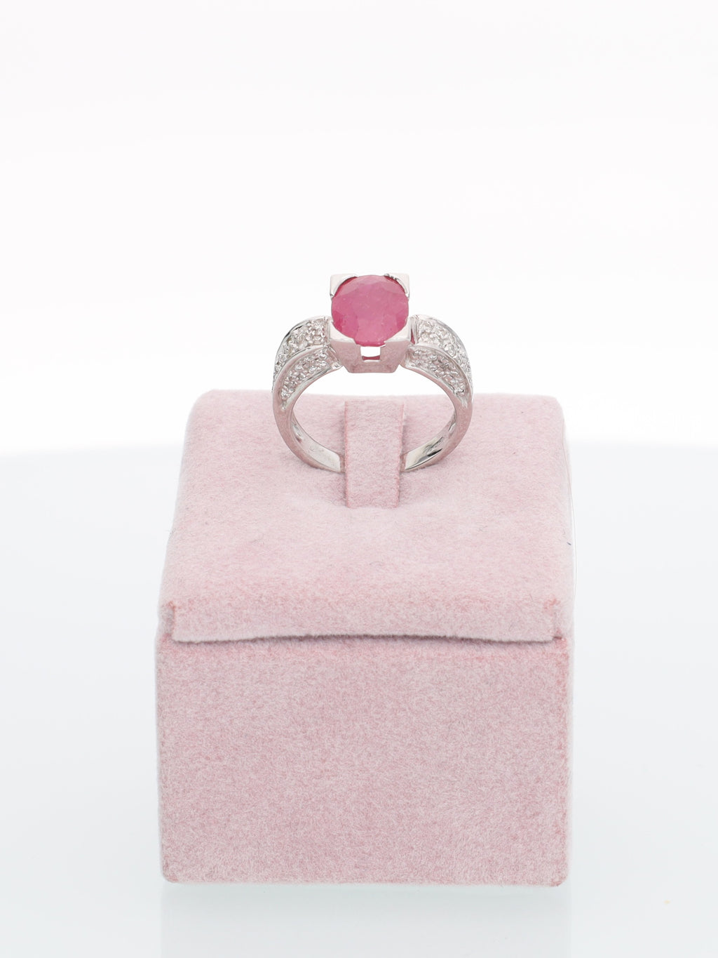 Anello in Oro Bianco 18 kt con Solitario di Rubino e Diamanti