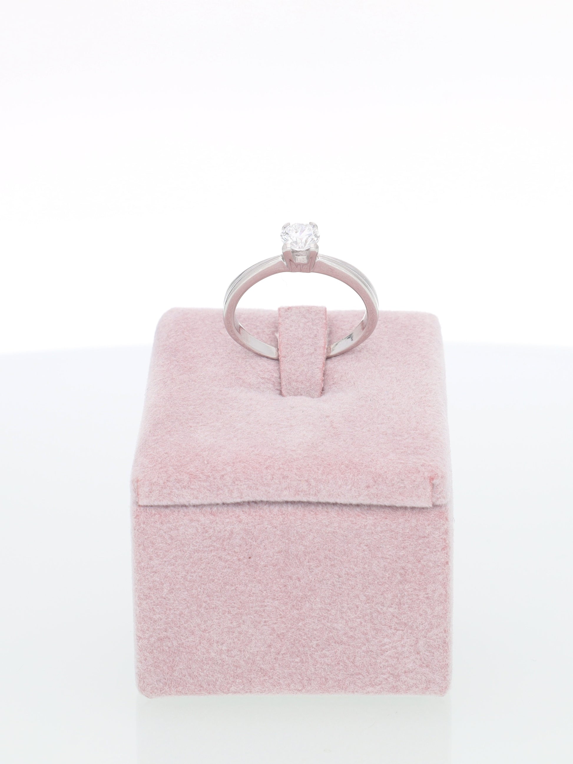 Anello solitario in oro bianco 18kt con diamante 0.25ct