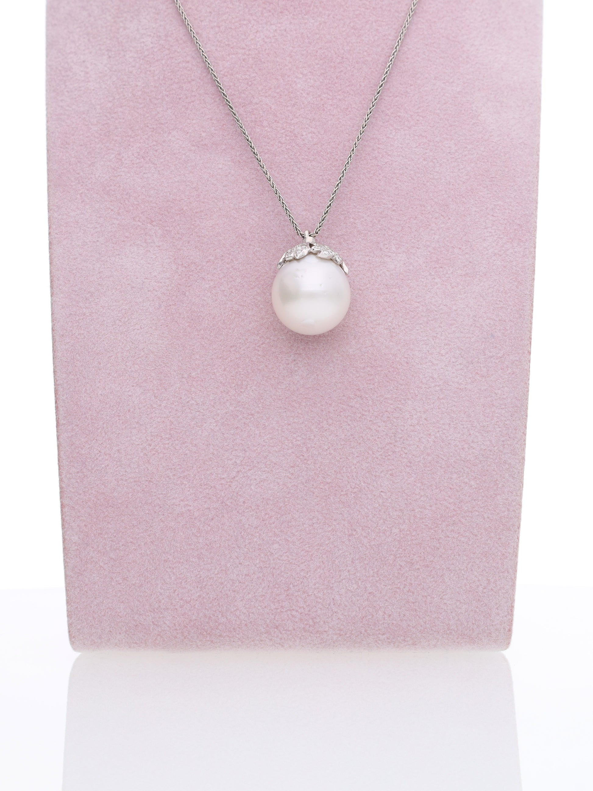 Catenina in oro bianco 18kt con perla e diamanti