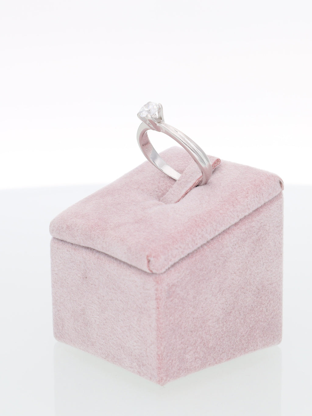 Anello solitario in oro bianco 18kt con diamante 0.25ct