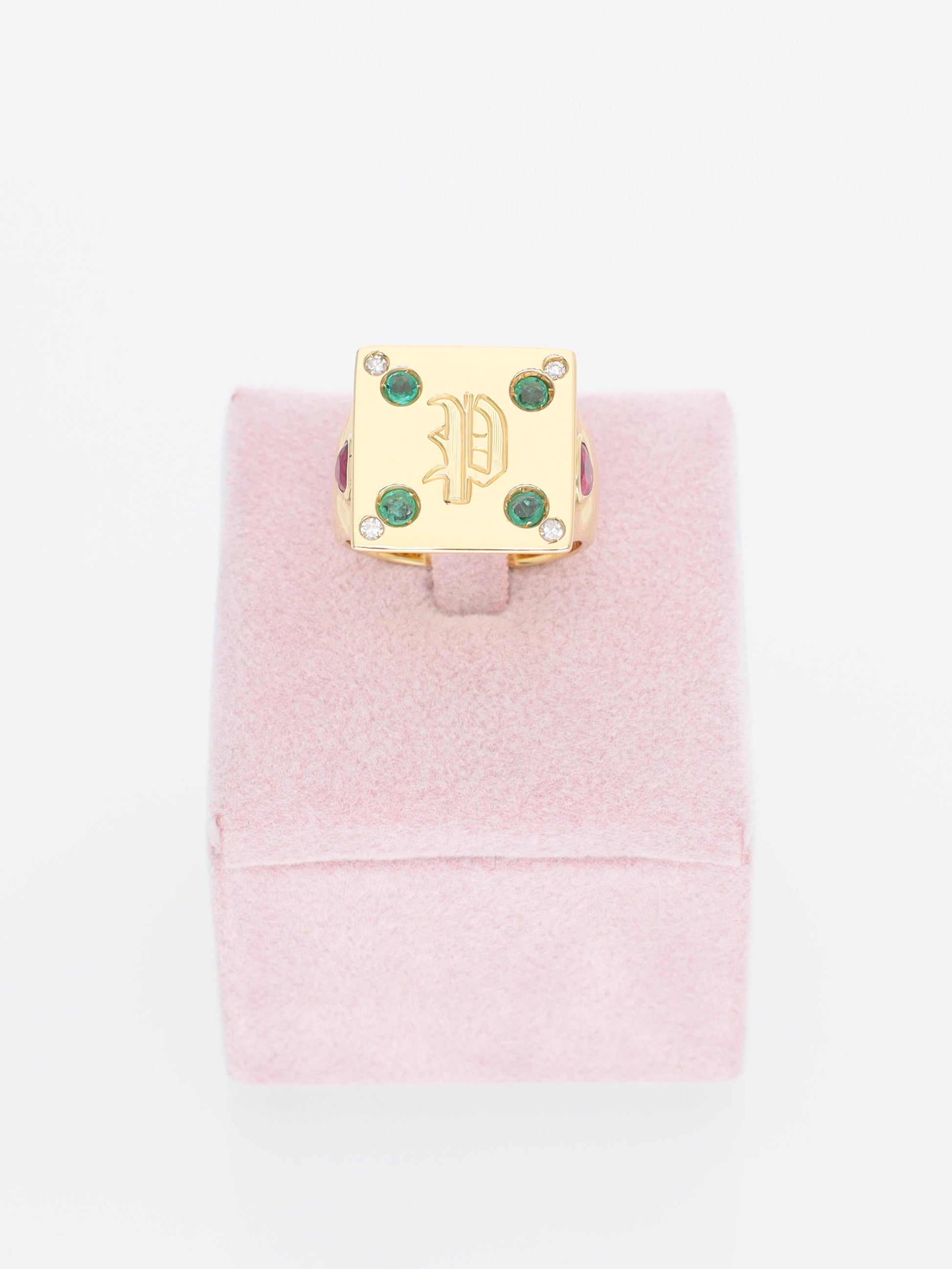 Anello Chevalier in Oro Giallo 18 kt con Brillanti, Smeraldi e Rubini