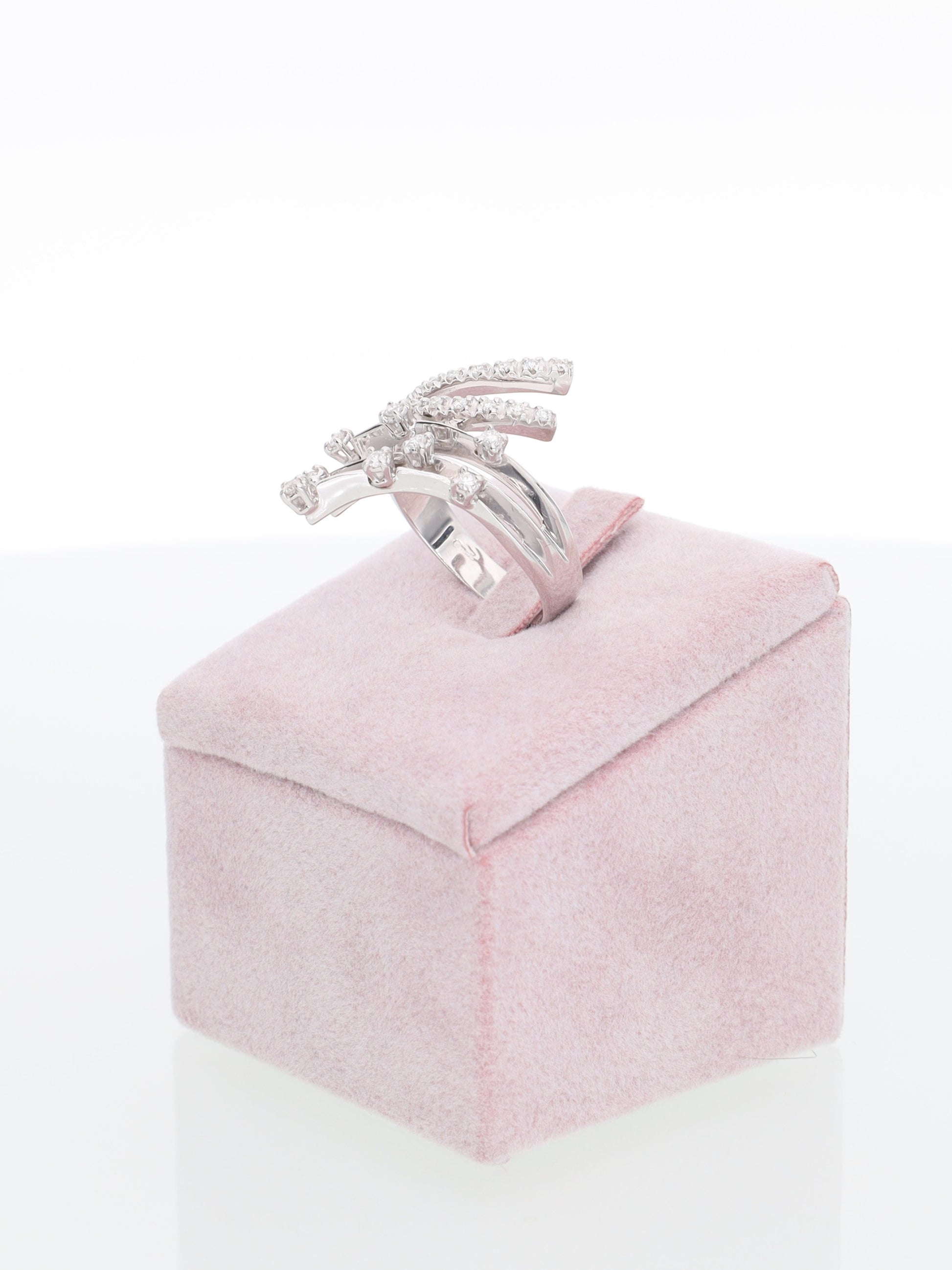 Anello contrariè in Oro Bianco 18kt fantasia di Diamanti