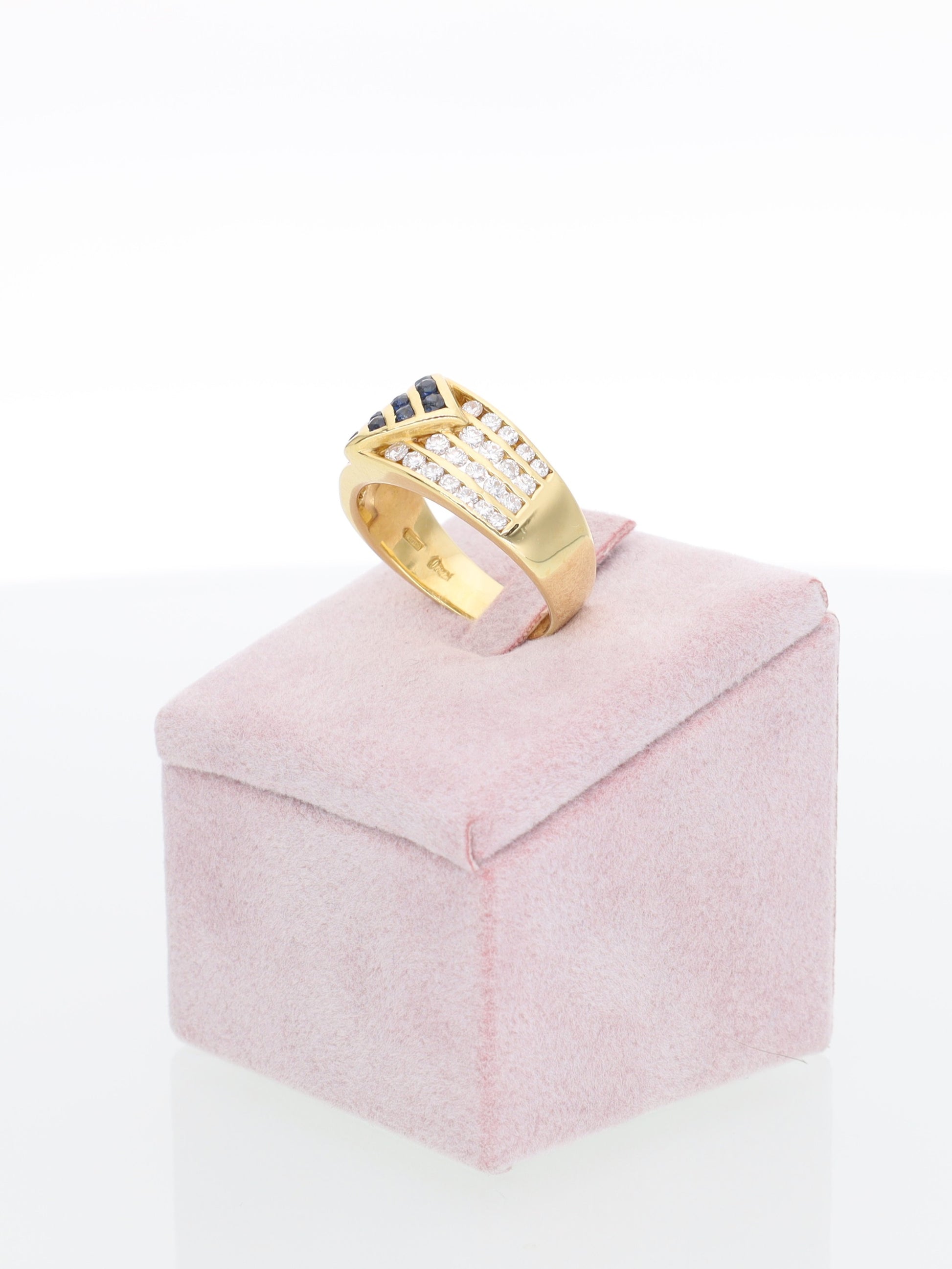 Anello in Oro Giallo 18kt con Zaffiri e Pavè di Diamanti