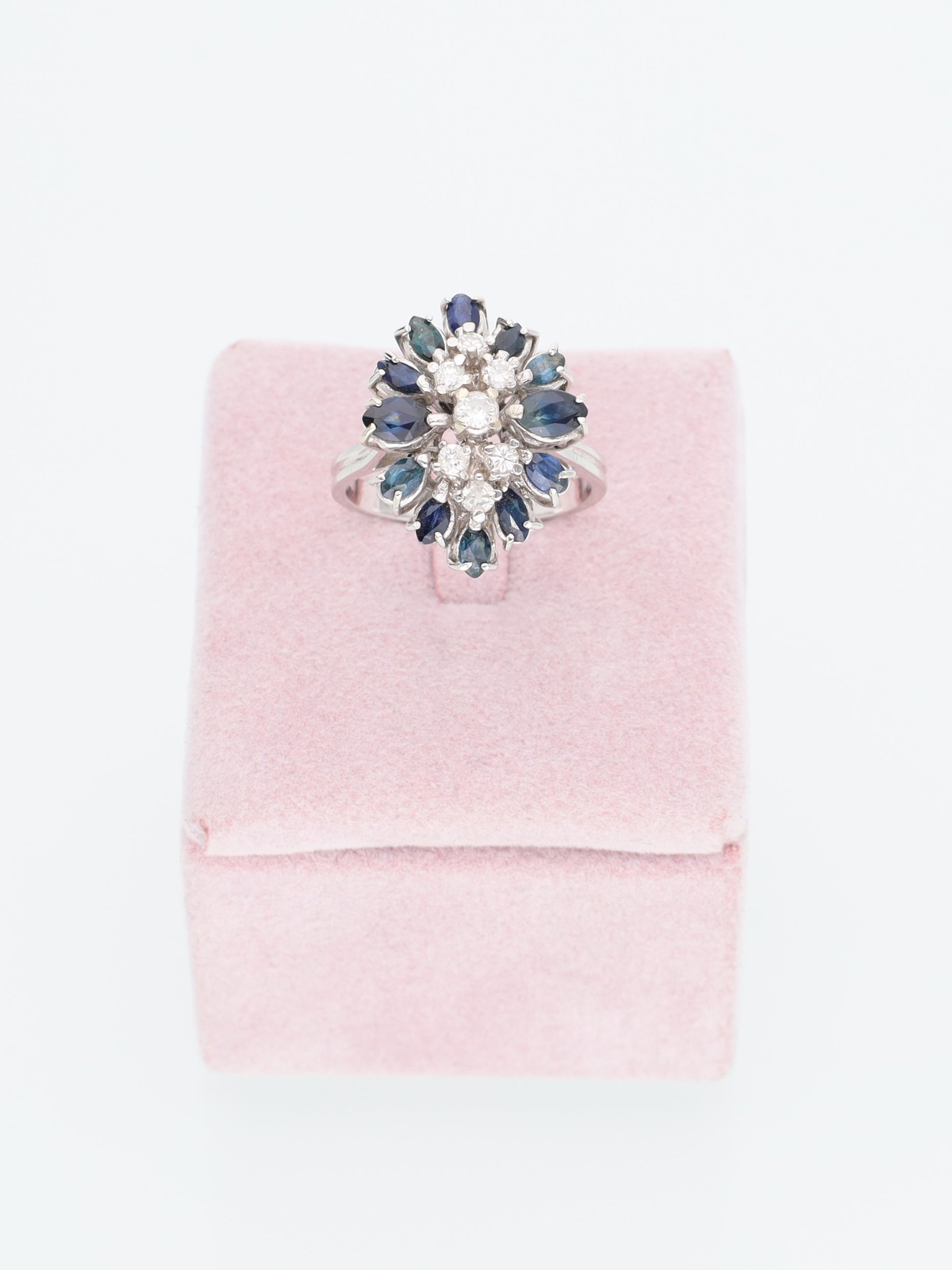 Anello in Oro Bianco 18 kt con Zaffiri e Diamanti