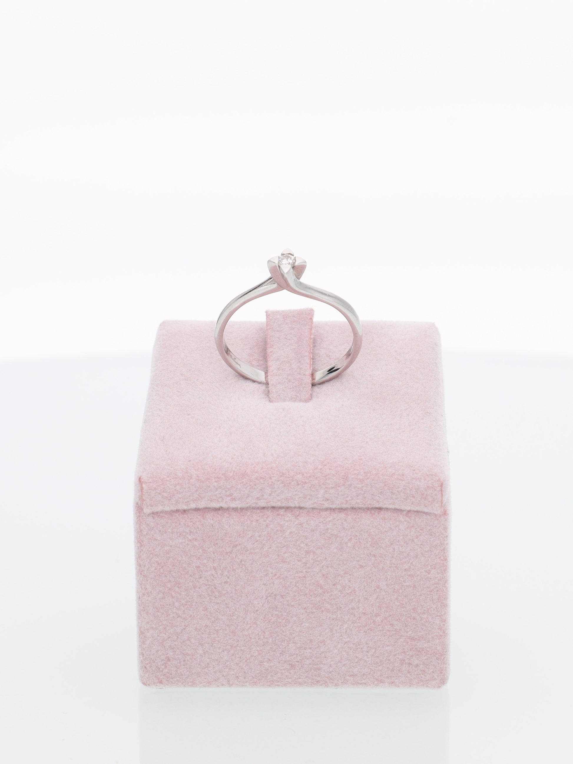 Anello Solitario a Stella in Oro Bianco 18 kt con Diamante 0.06ct