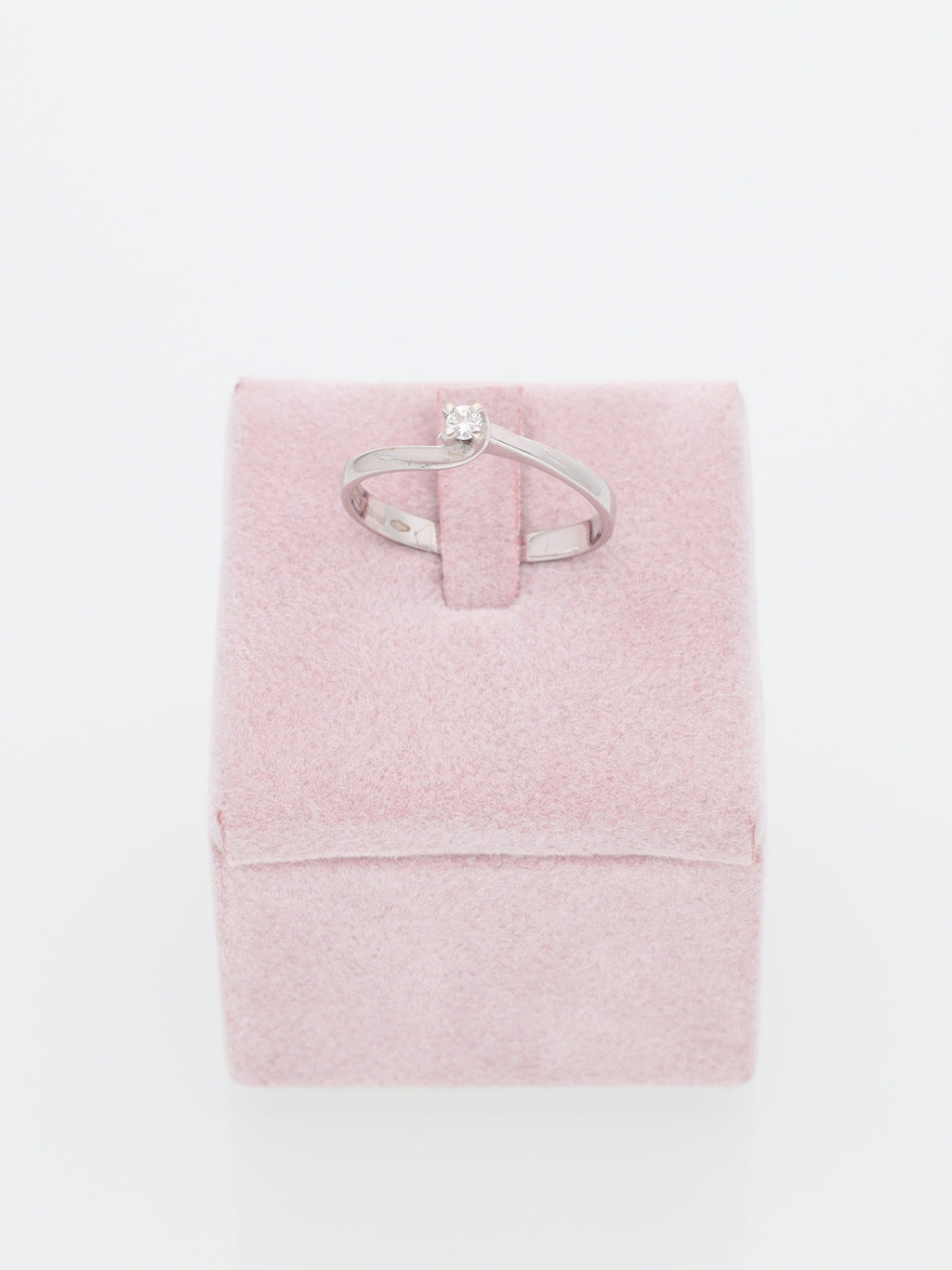 Anello solitario in oro bianco 18kt con diamante