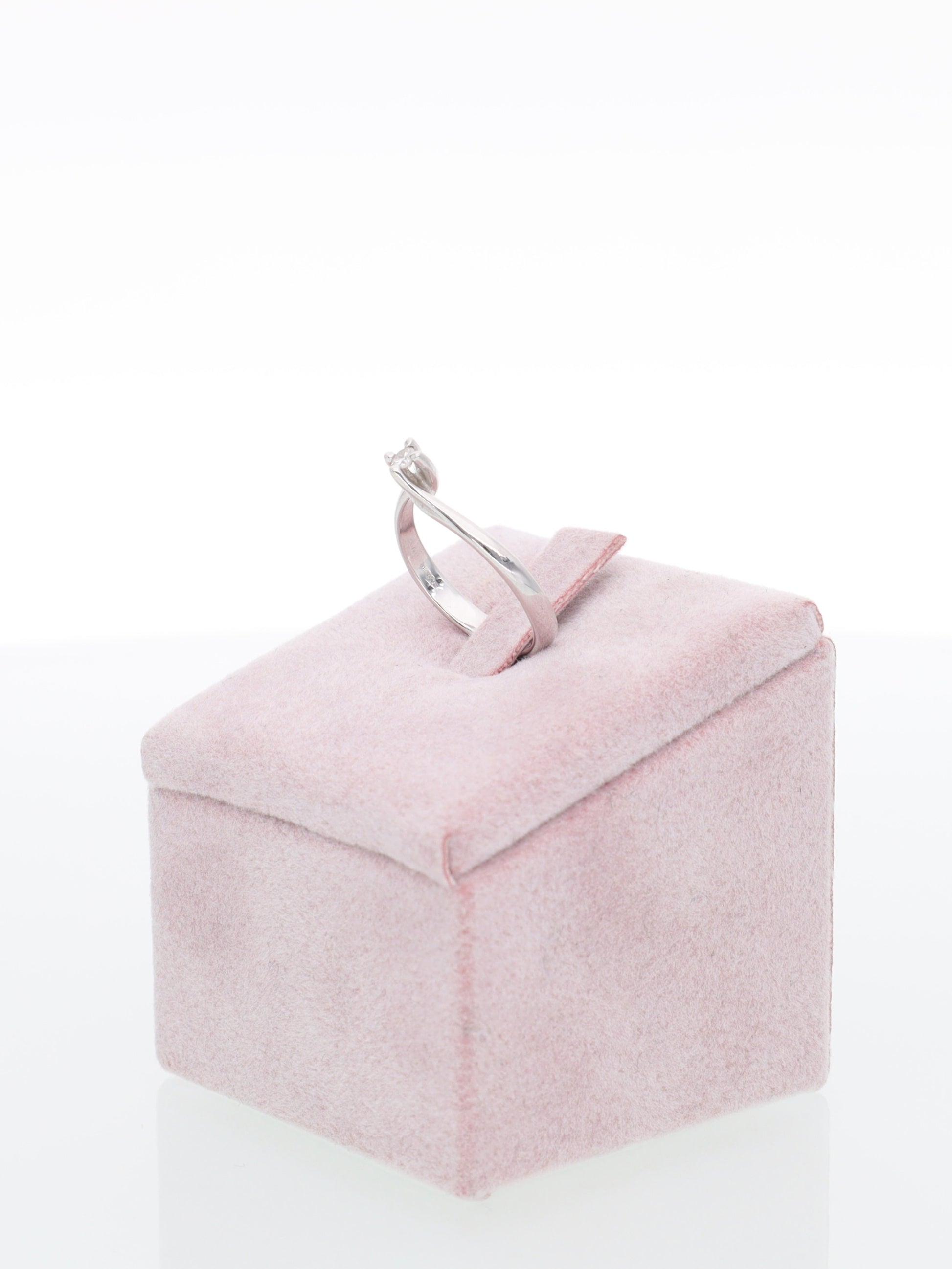 Anello Solitario in Oro Bianco 18 kt con Diamante