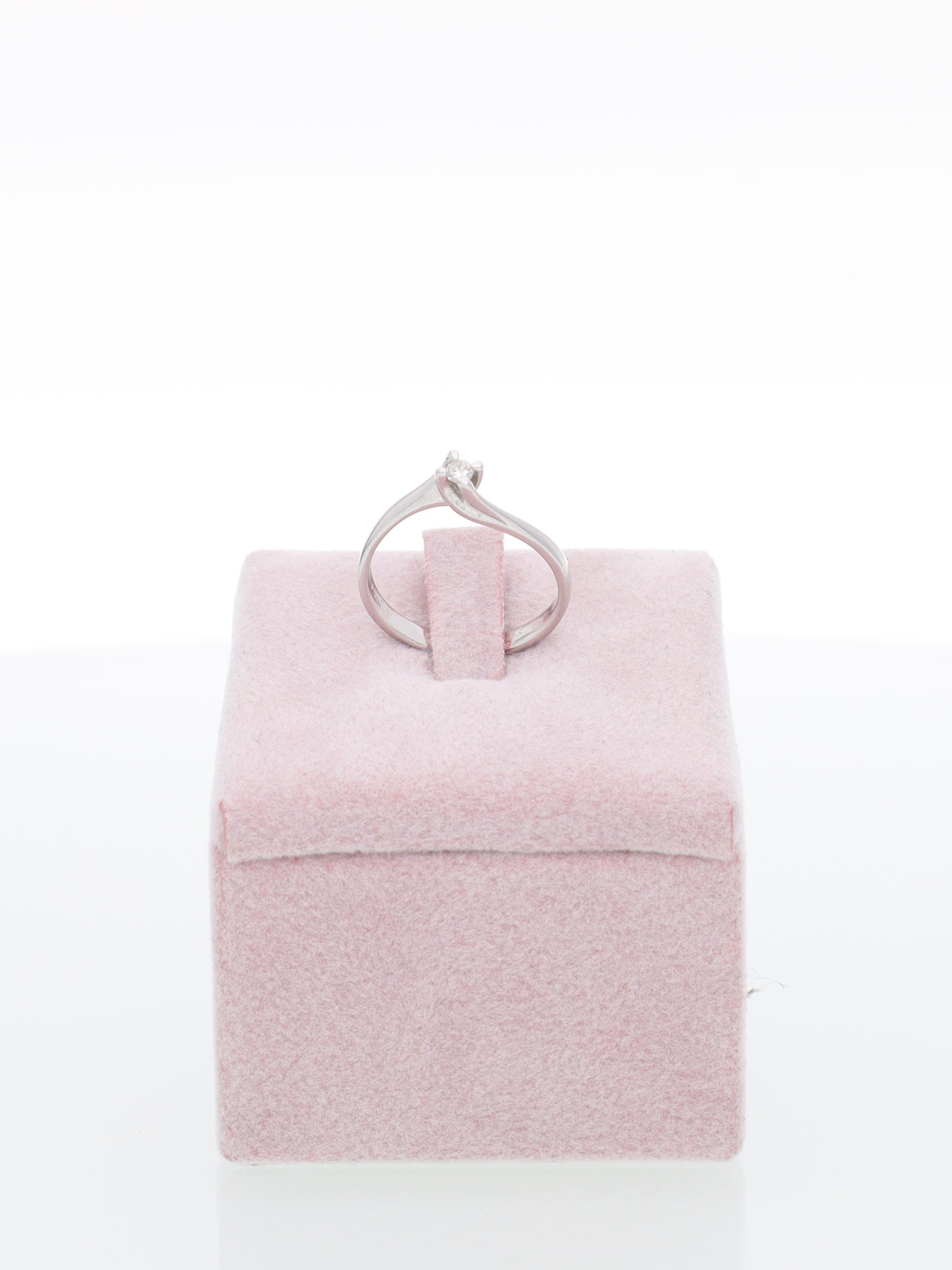 Anello Solitario in Oro Bianco 18 kt con Diamante