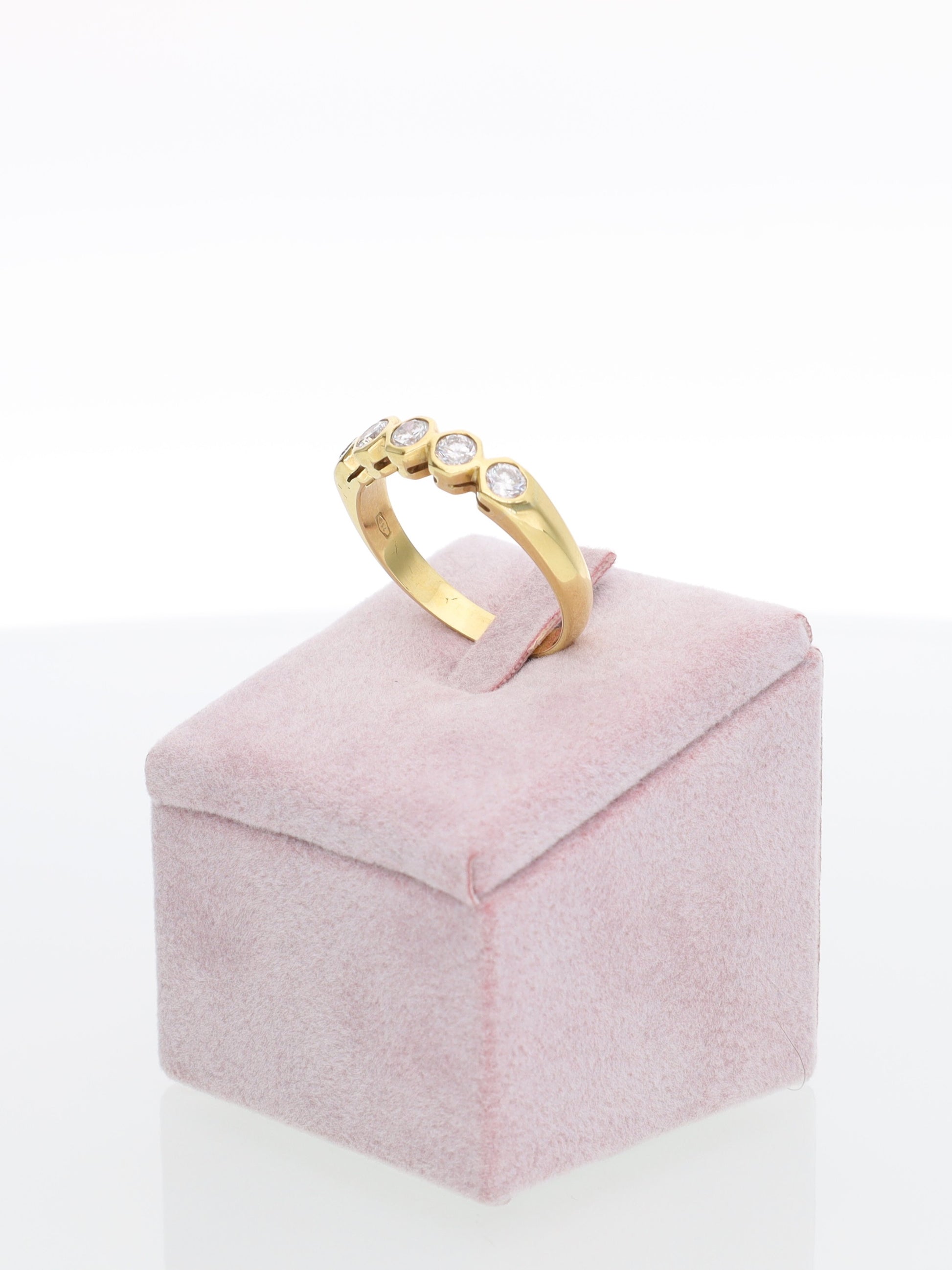 Anello veretta in oro giallo con diamanti