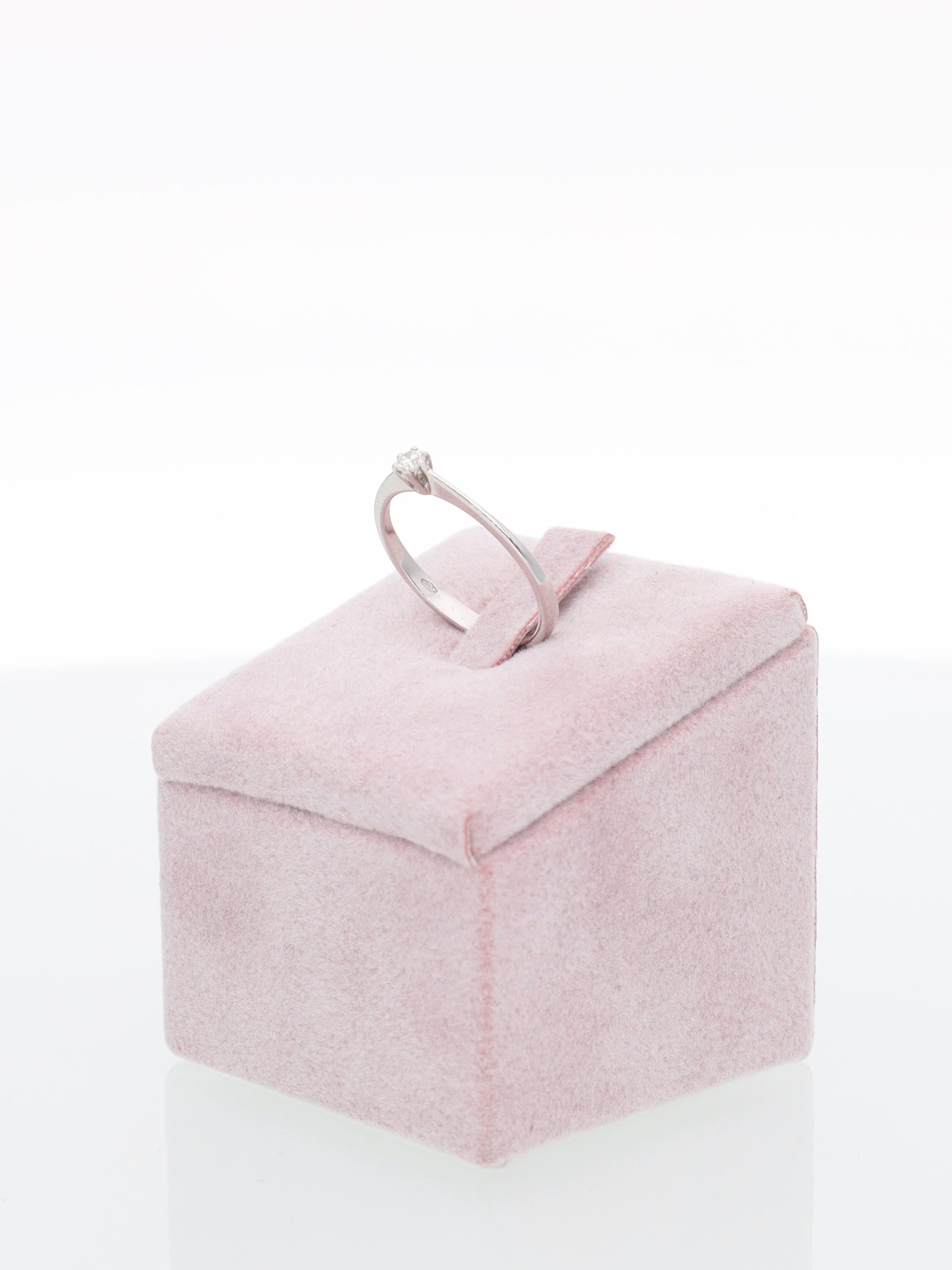 Anello Solitario in Oro Bianco 18kt con Diamante 0.05