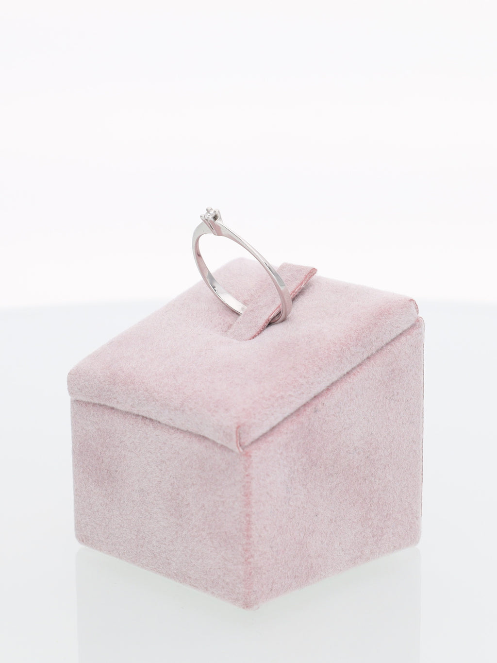 Anello Solitario in Oro Bianco 18 kt con Diamante 0.05ct