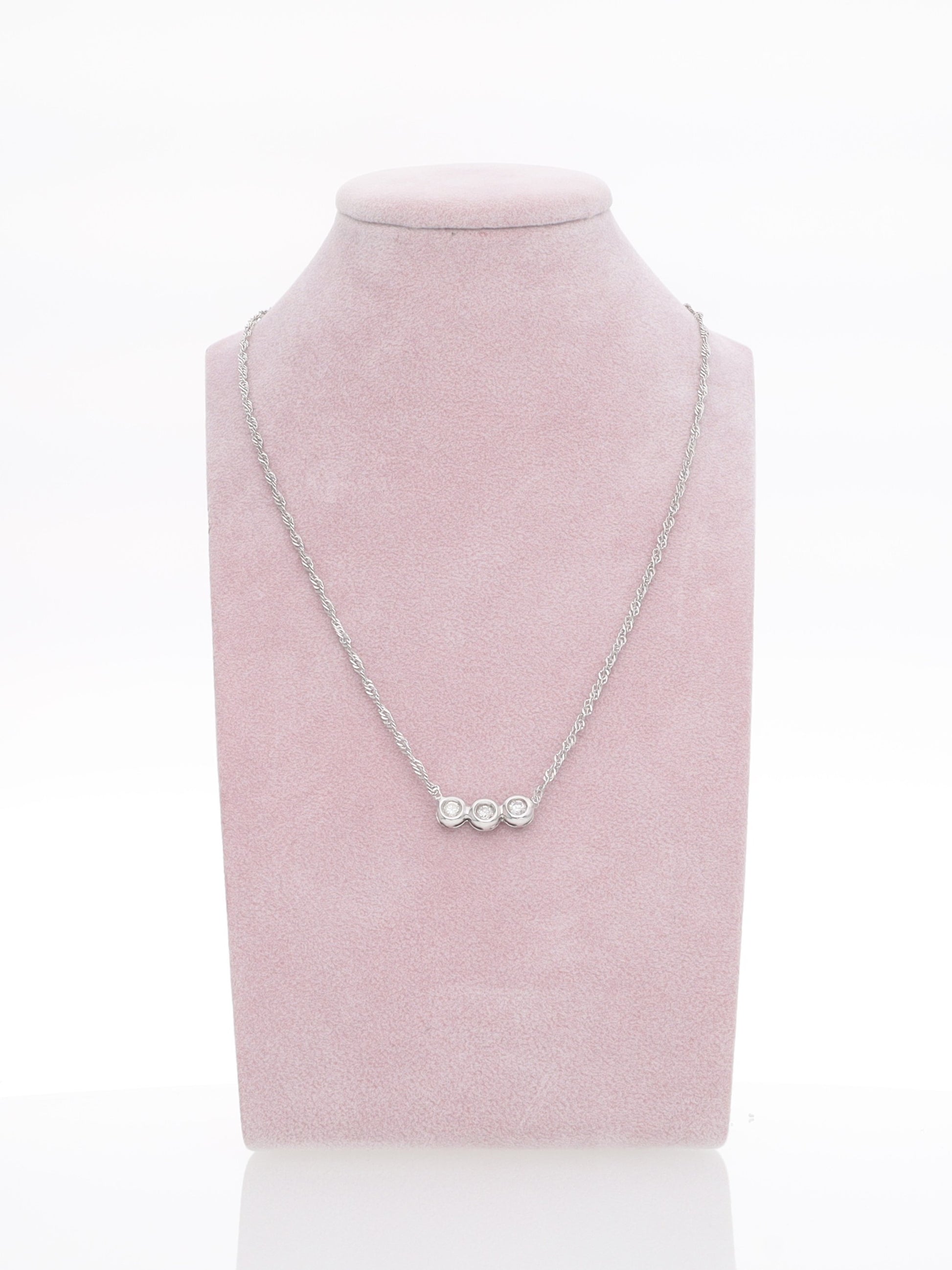 Collana in Oro Bianco 18 kt con Ciondolo Trilogy di Diamanti