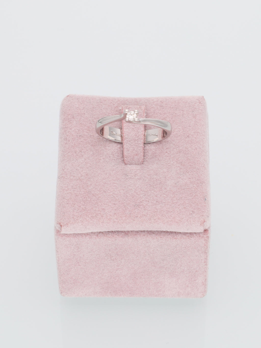 Anello Solitario in Oro Bianco 18 kt con Diamante 0.05ct