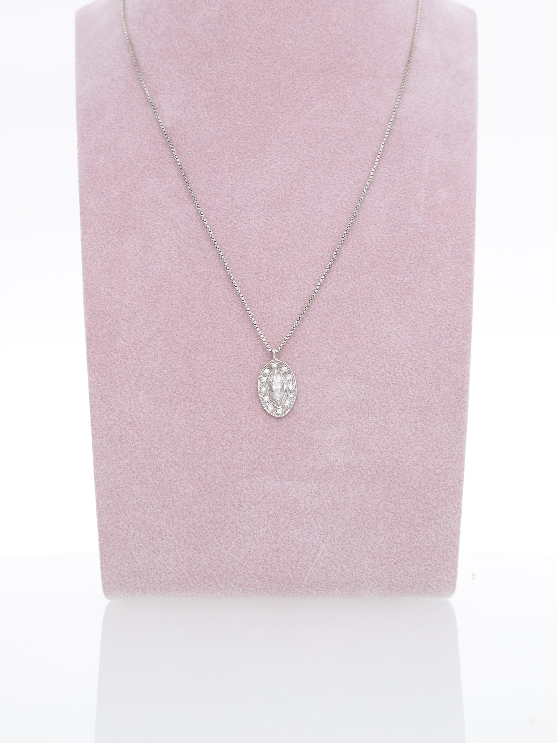 Catenina Vintage in Oro Bianco 18 kt con Ciondolo Ovale di Diamanti