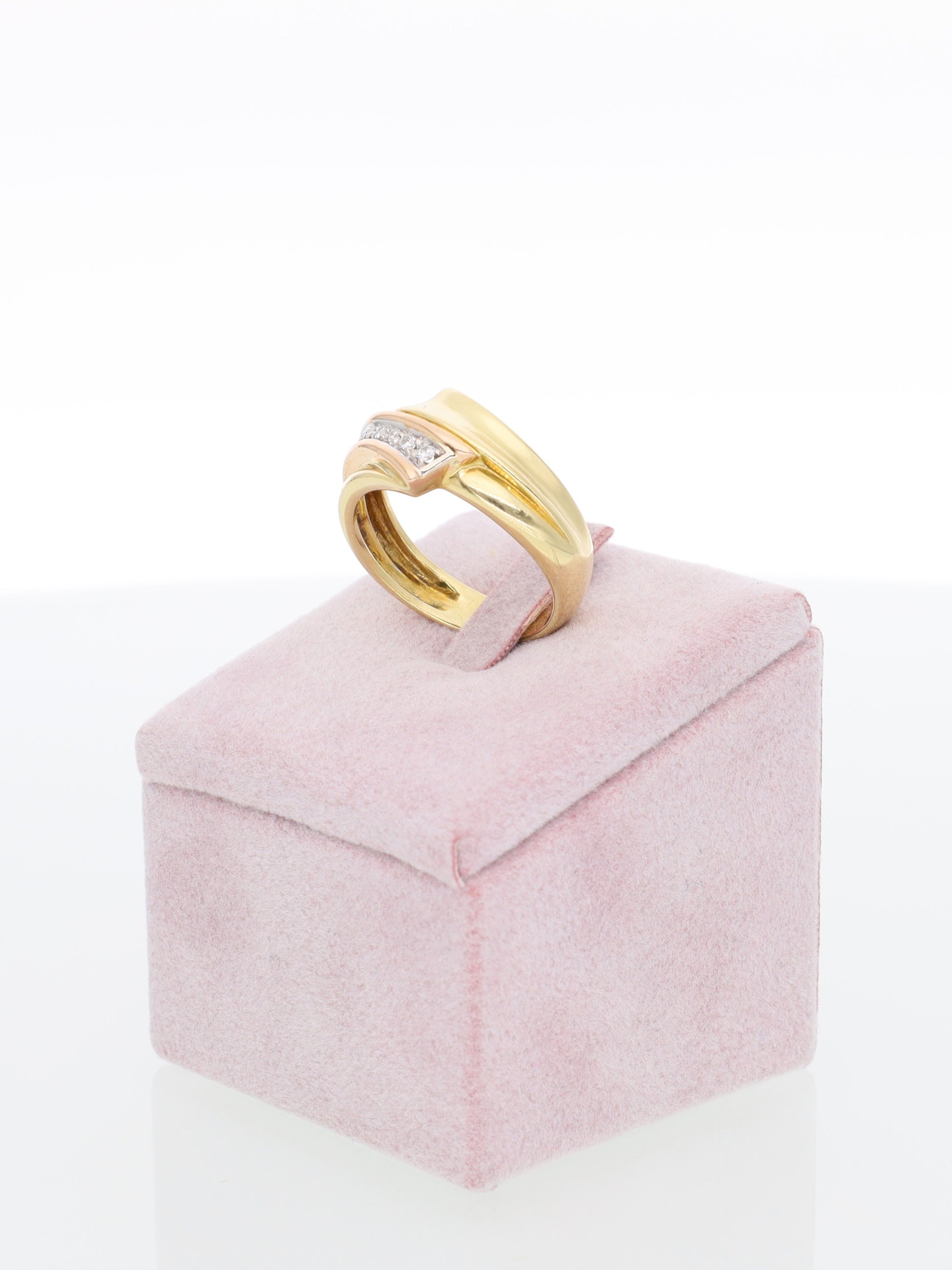 Anello contrariè in Oro Giallo con riviera diamanti