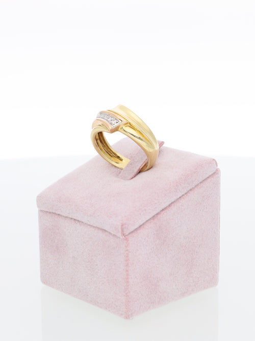 Anello contrariè in Oro Giallo con riviera diamanti
