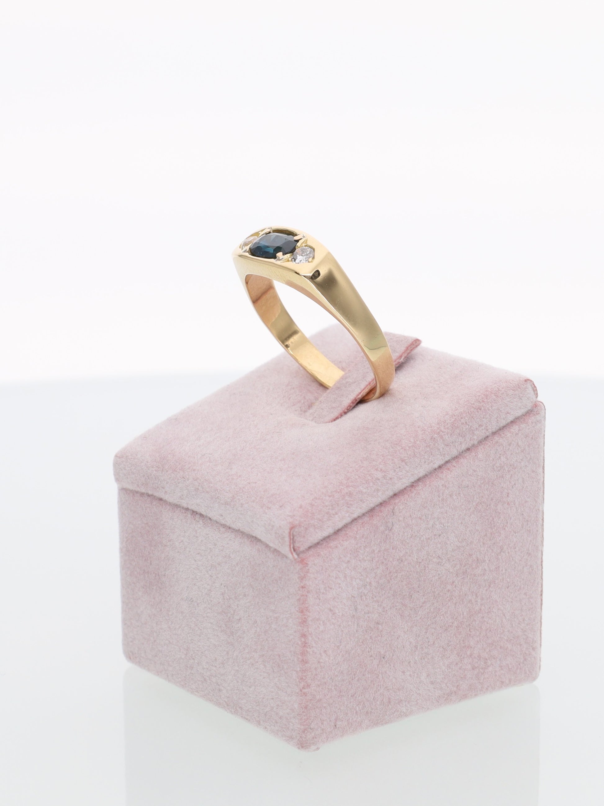 Anello Solitario in Oro Giallo 18 kt con Zaffiro e Brillanti