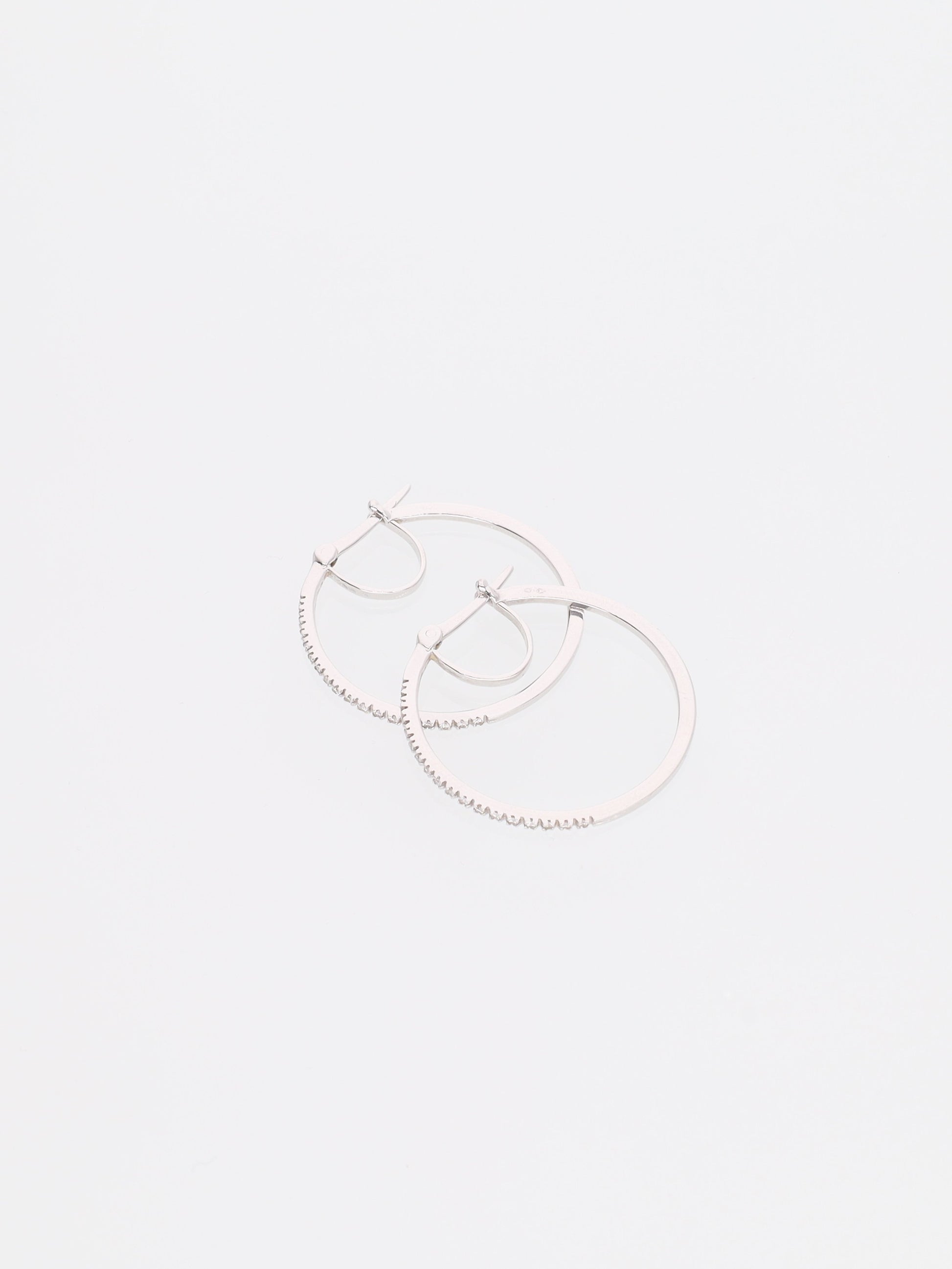 Orecchini a Cerchio in Oro Bianco 18kt con Brillanti
