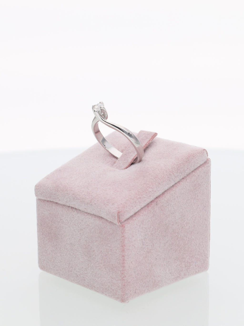 Anello solitario in oro bianco 18kt con diamante