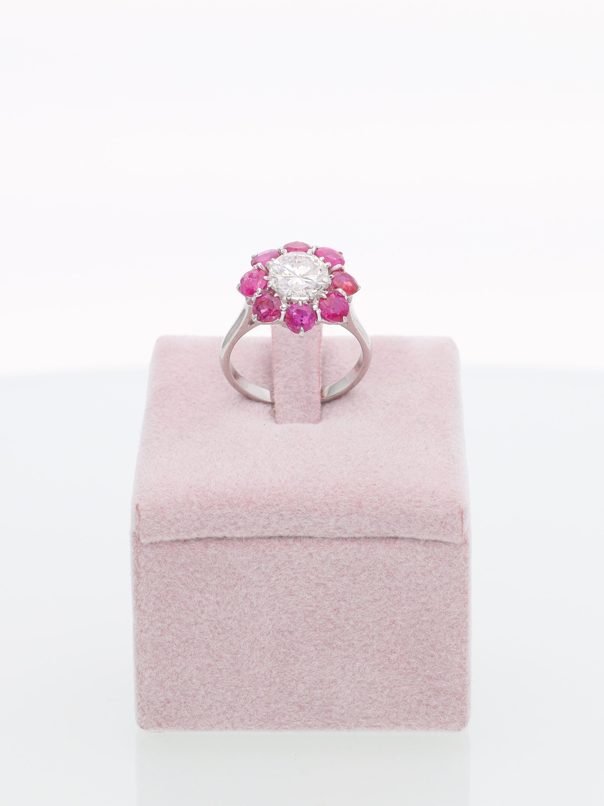 Anello margherita oro bianco 18kt diamante da 1.20ct e rubini