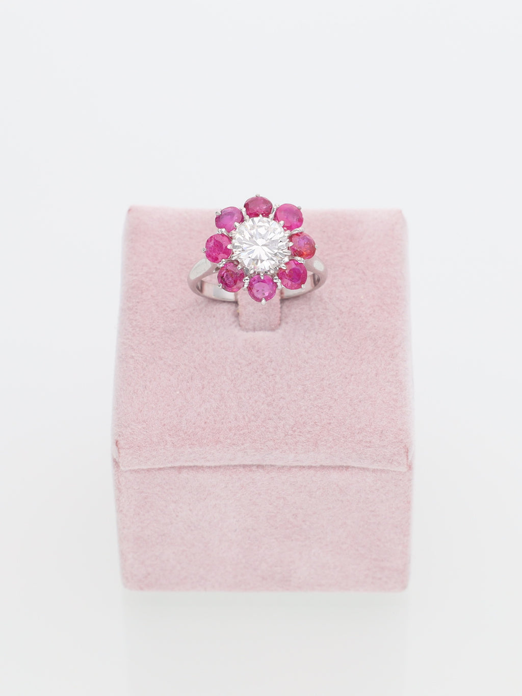 Anello margherita oro bianco 18kt diamante da 1.20ct e rubini