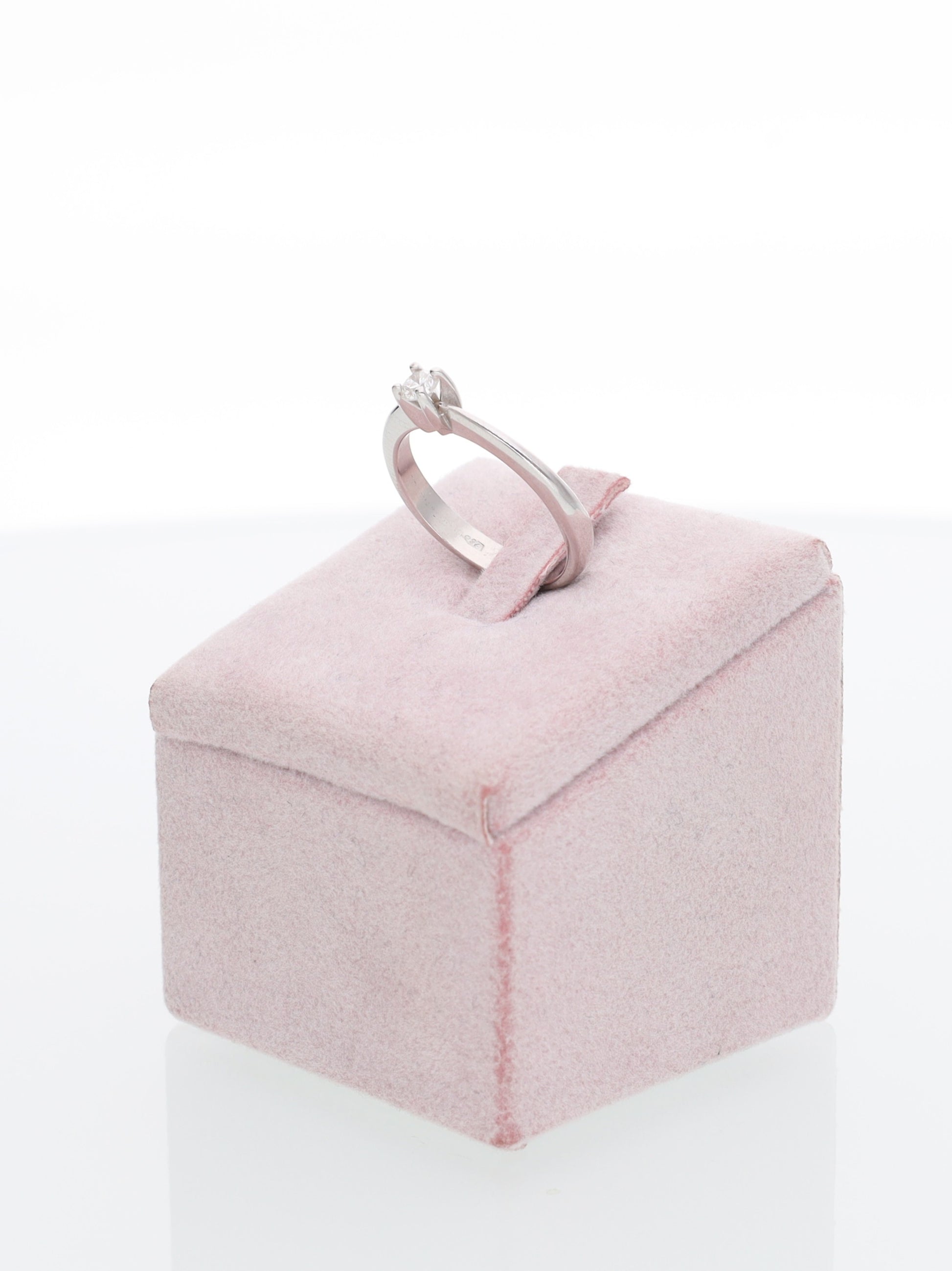 Anello Solitario in Oro Bianco 18kt con Diamante 0.10ct