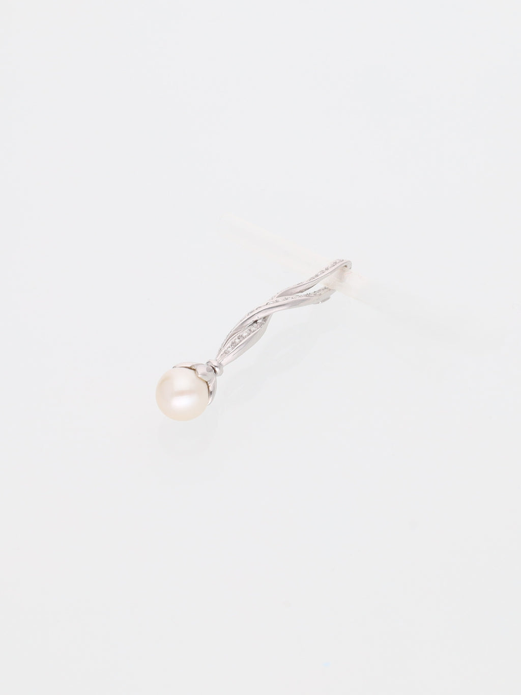 Ciondolo oro bianco pendente a spirale con diamanti e perla naturale