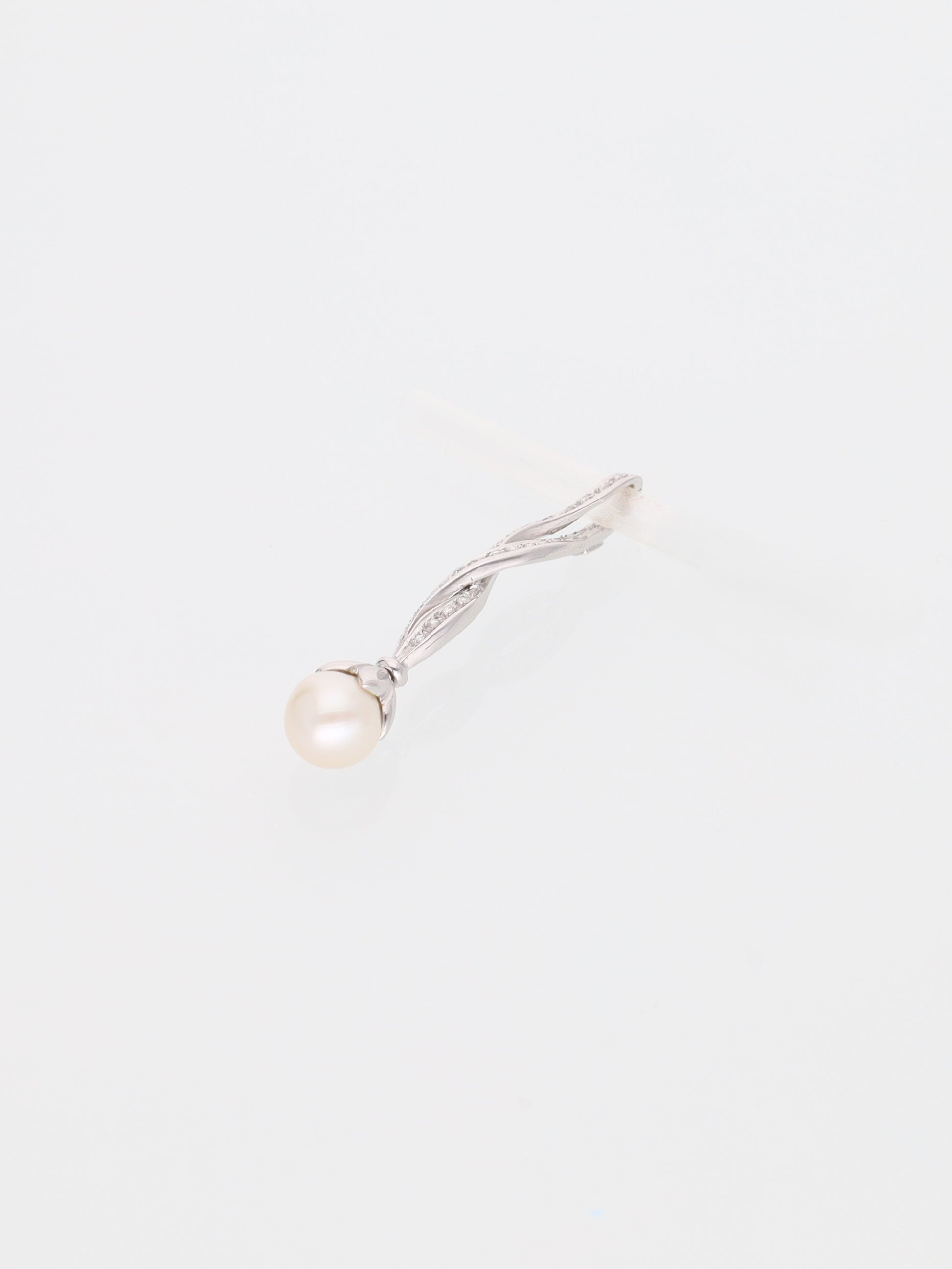 Ciondolo oro bianco pendente a spirale con diamanti e perla naturale