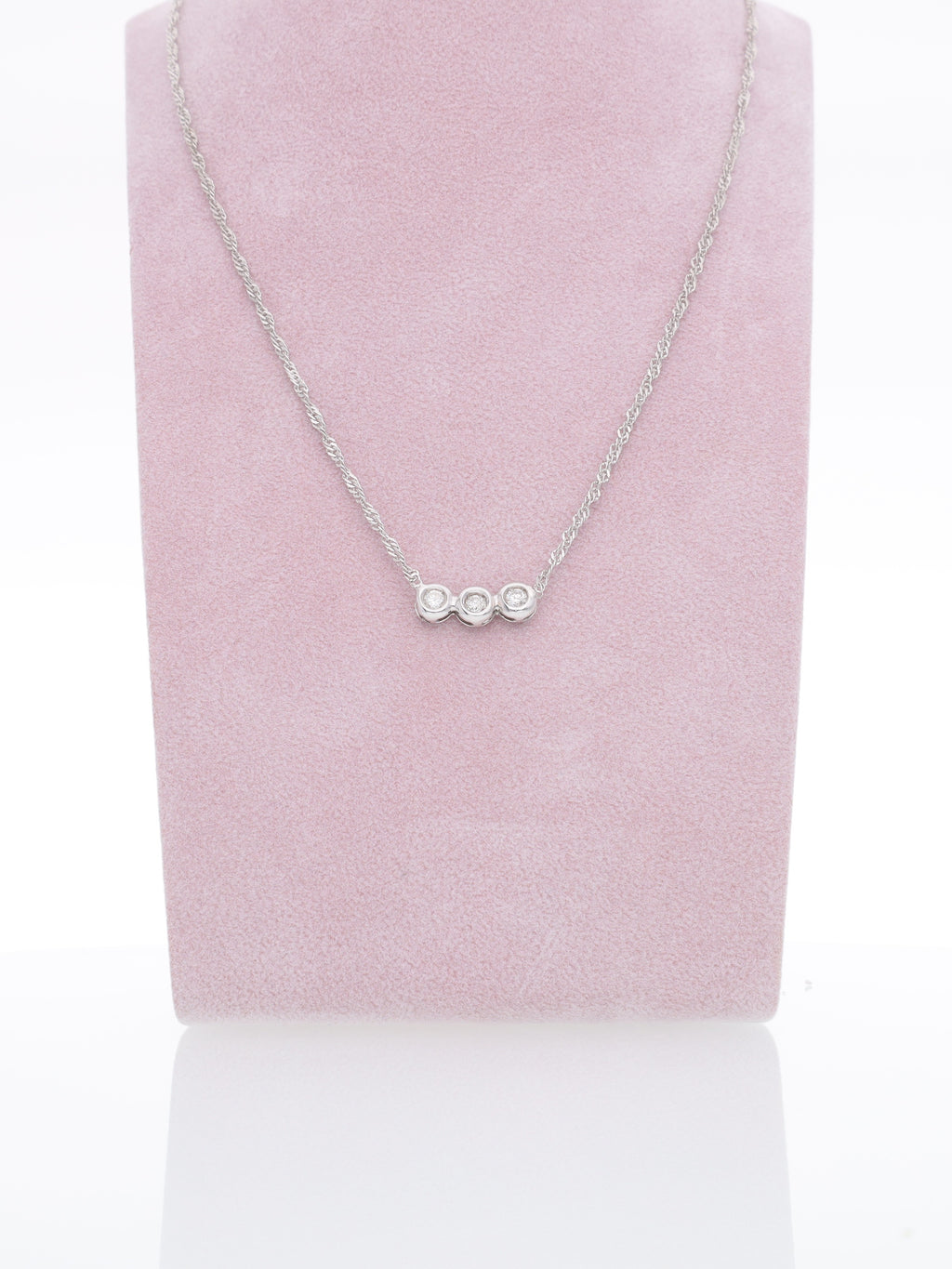 Collana in Oro Bianco 18 kt con Ciondolo Trilogy di Diamanti