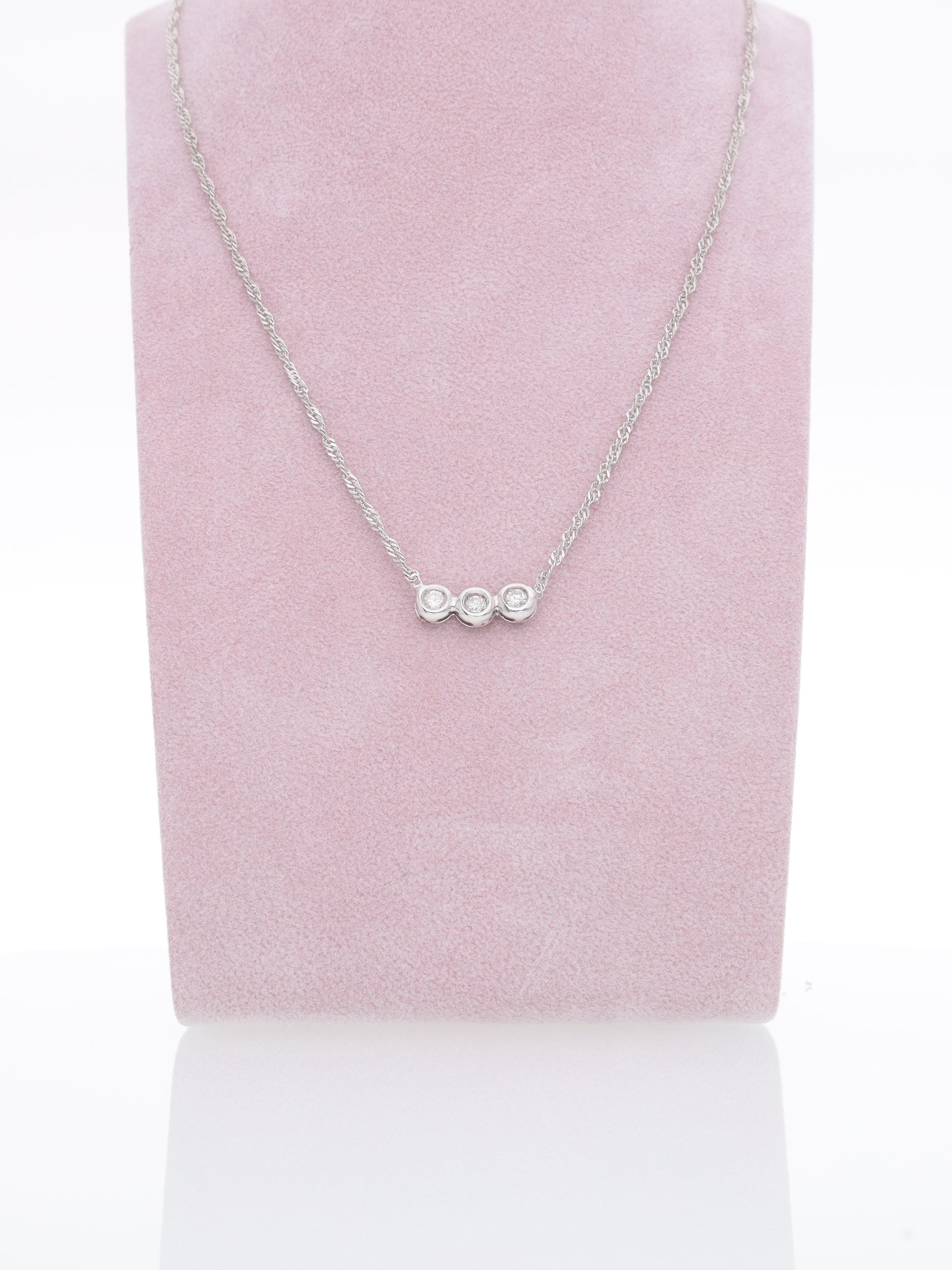 Collana in Oro Bianco 18 kt con Ciondolo Trilogy di Diamanti