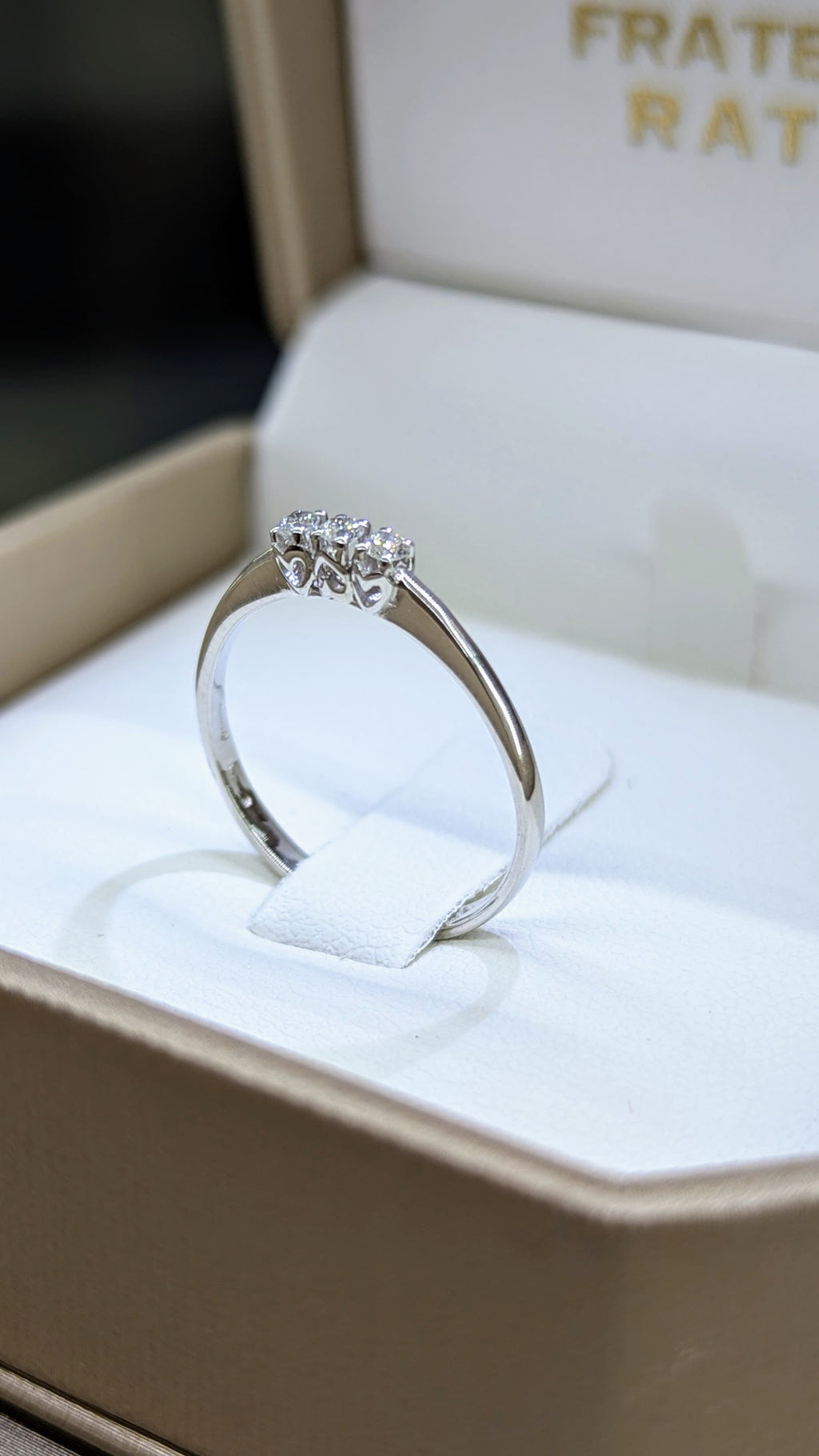 Anello Trilogy in Oro Bianco 18kt con Brillanti