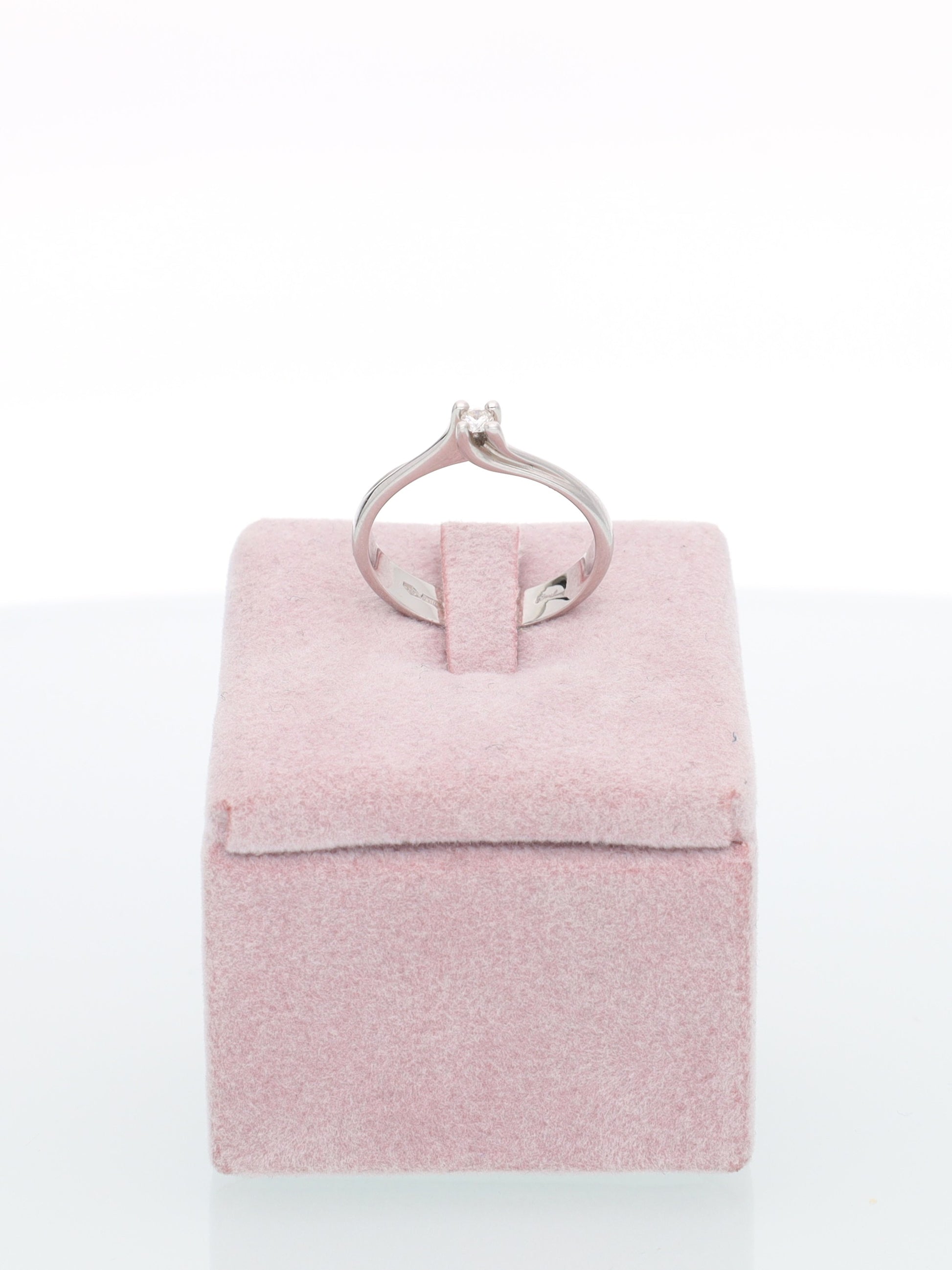 Anello Solitario in Oro Bianco 18 kt con Diamante 0.05ct