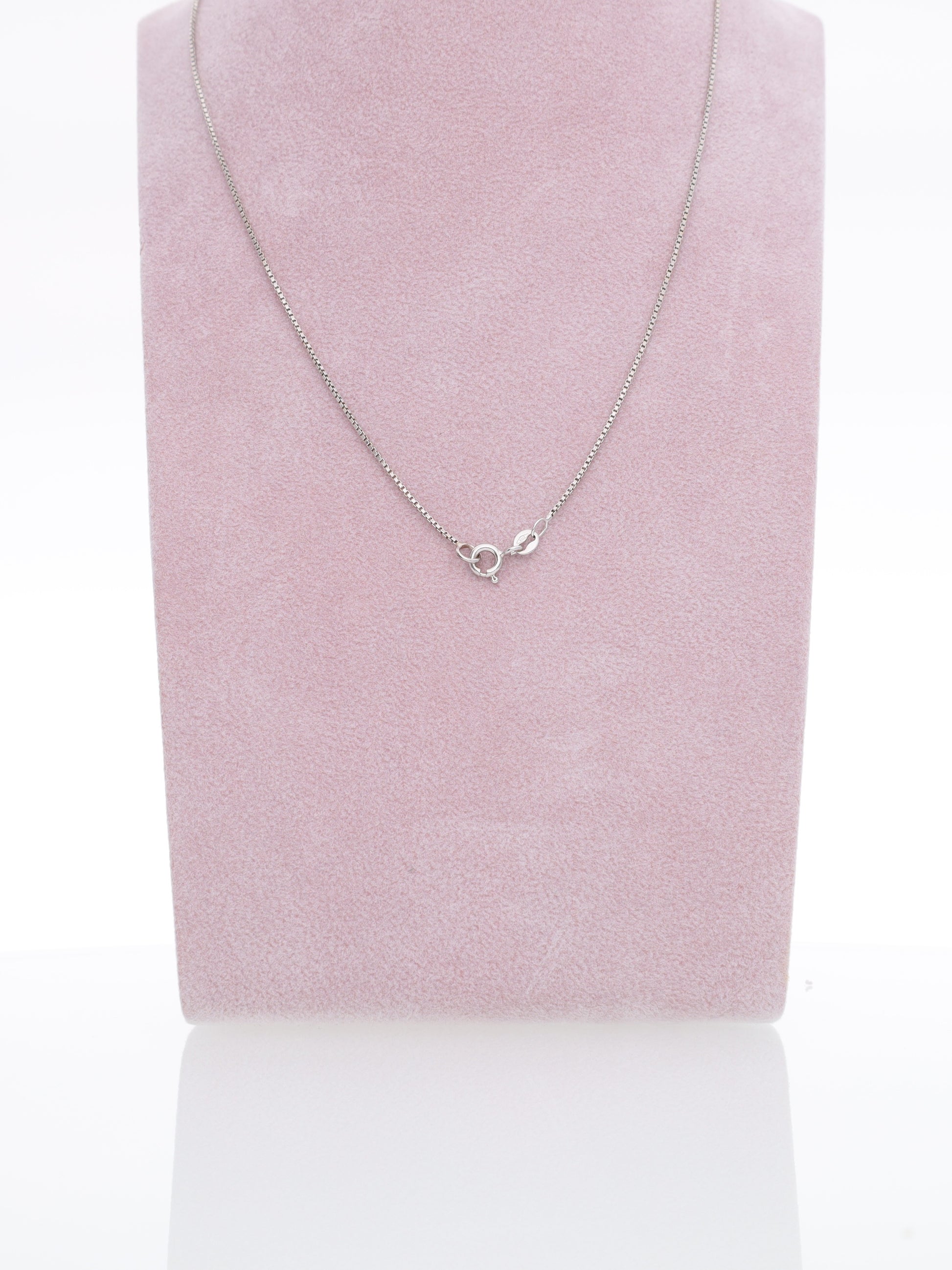 Catenina Vintage in Oro Bianco 18 kt con Ciondolo Ovale di Diamanti