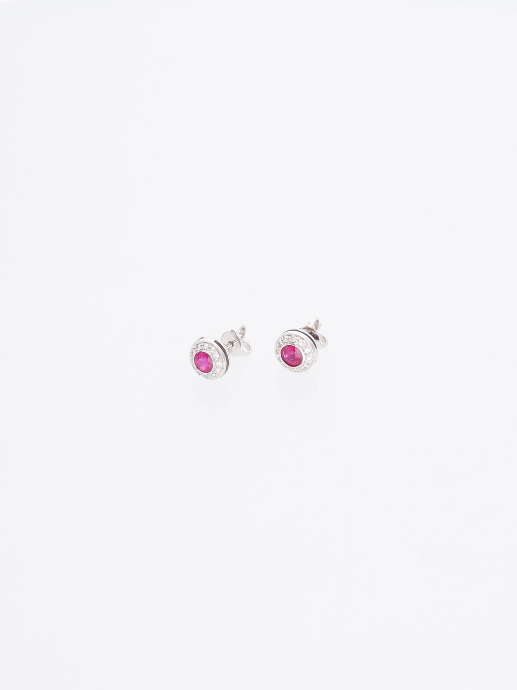 Orecchini punto luce Rubini Oro Bianco 18kt - con Diamanti 0.11ct