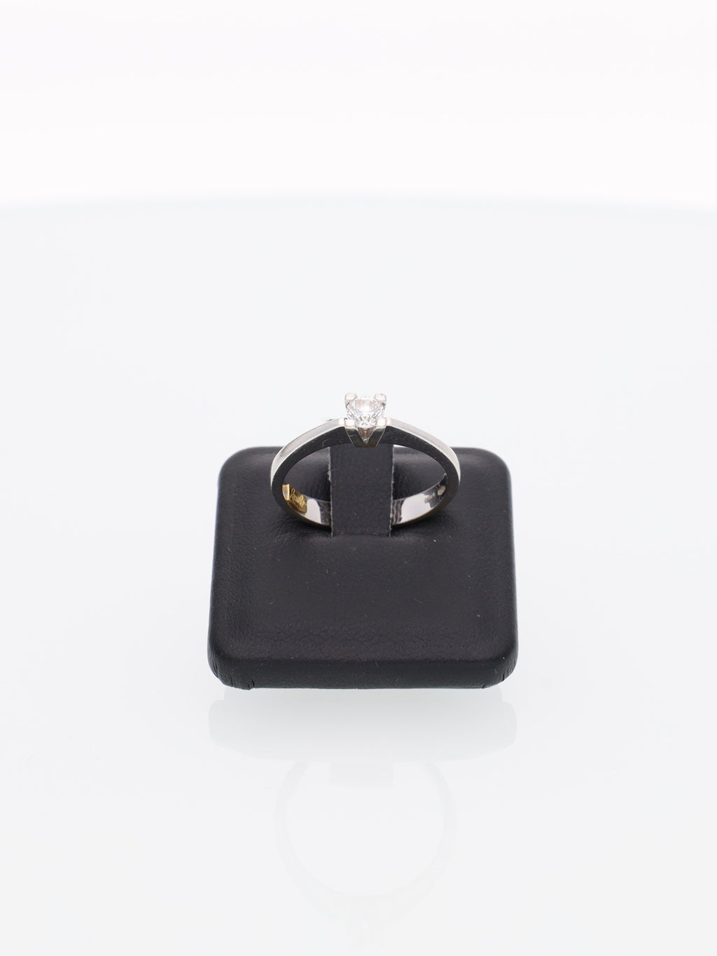 Anello Solitario in Oro Bianco 18 kt con Brillante - Recarlo