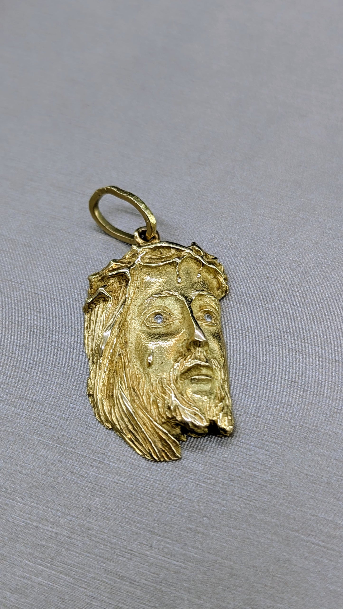 Ciondolo volto di Cristo oro giallo 18kt