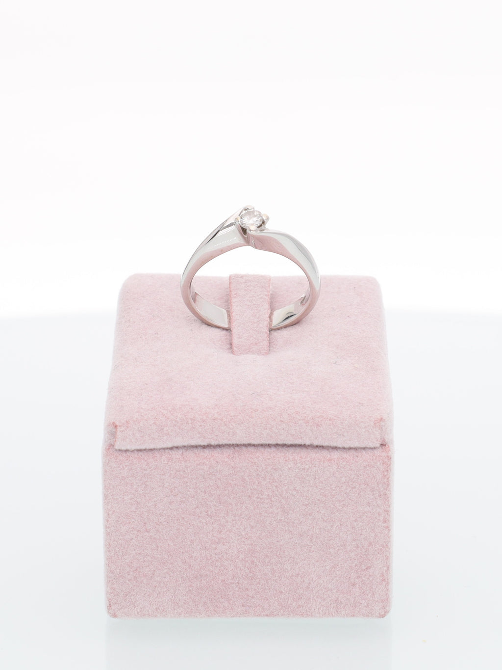 Anello solitario contrariè in oro bianco 18kt con diamante 0.20ct