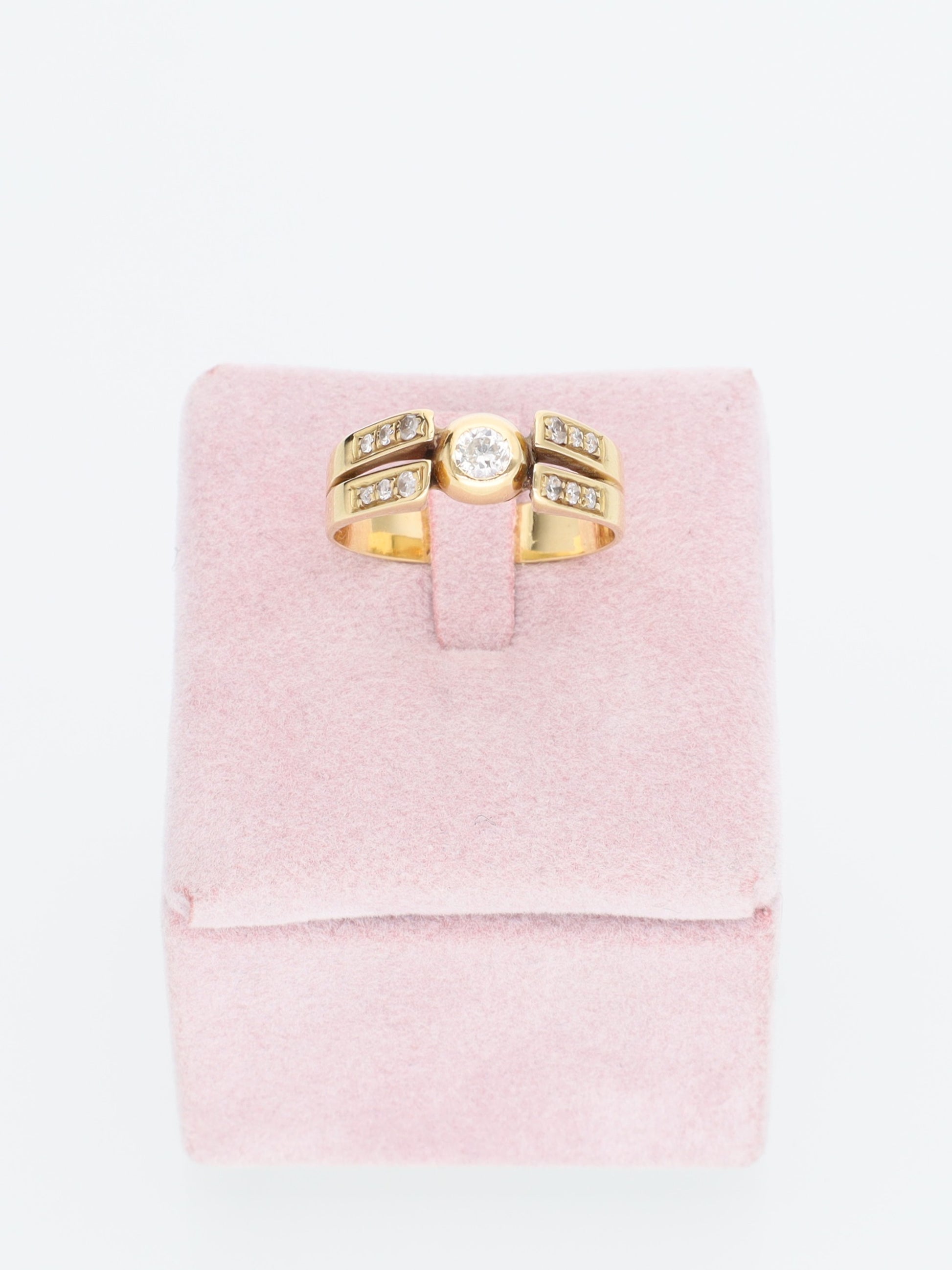 Anello Solitario in Oro Giallo 18 kt con diamanti