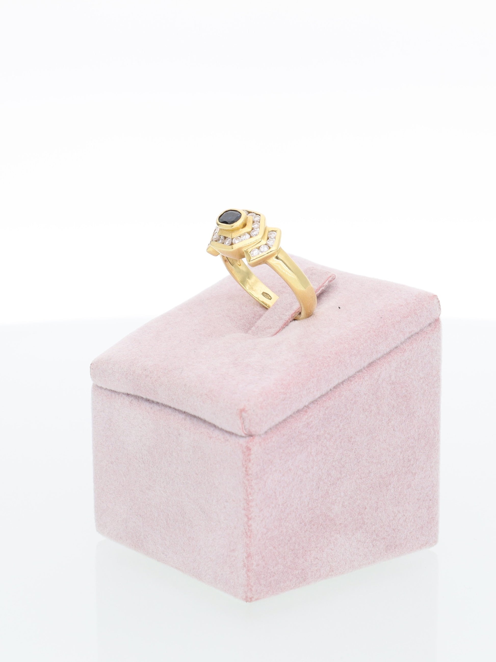 Anello Solitario in Oro Giallo 18 kt con Zaffiro e Diamanti