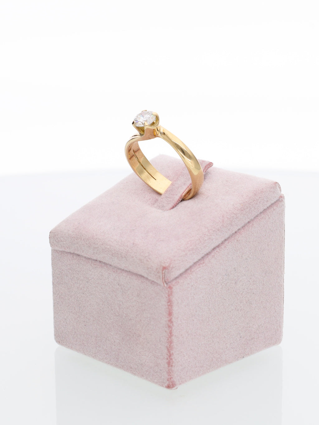 Anello solitario oro giallo 18kt con diamante 0.60ct