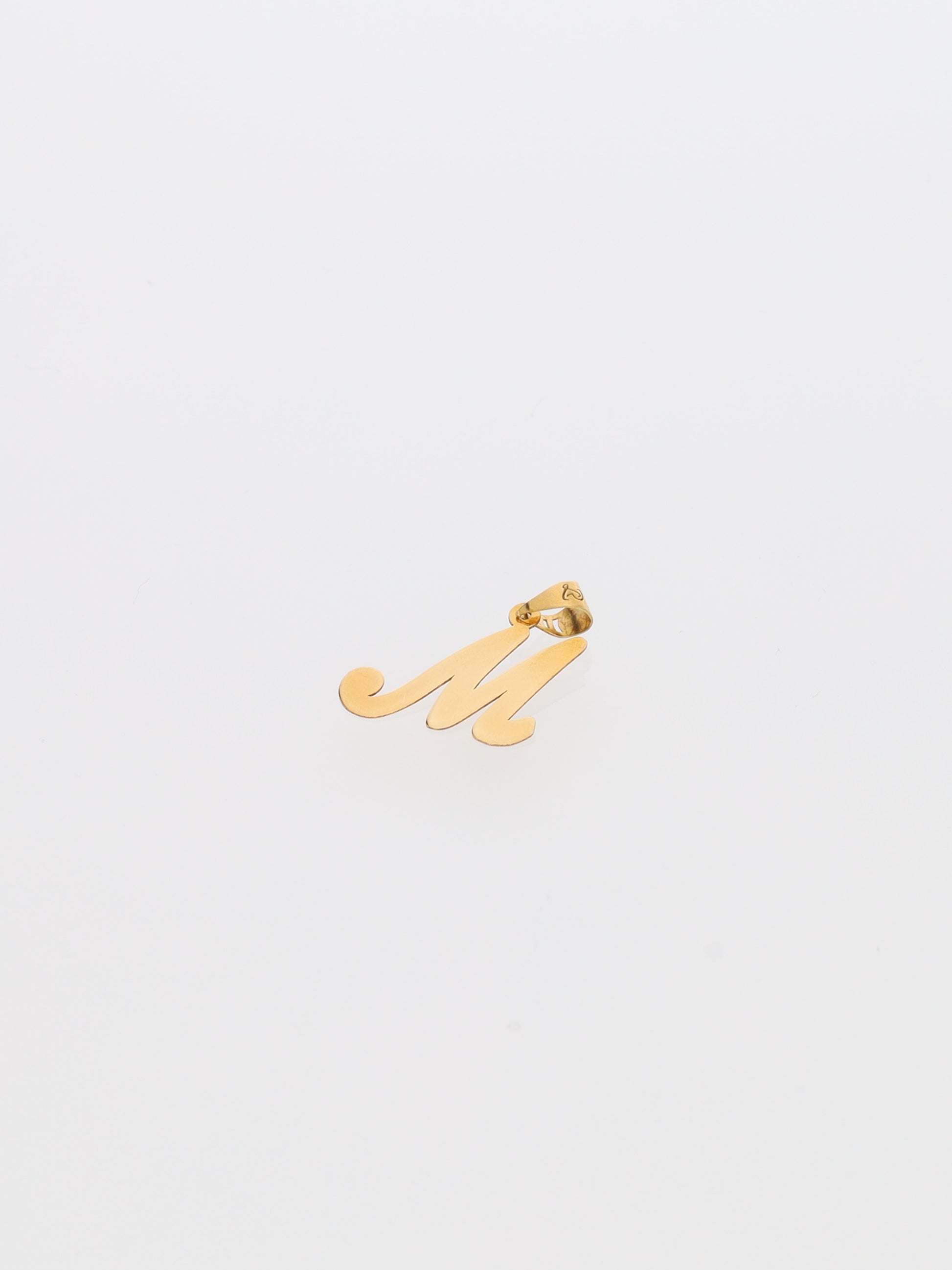 Ciondolo lettera M in oro giallo 18kt