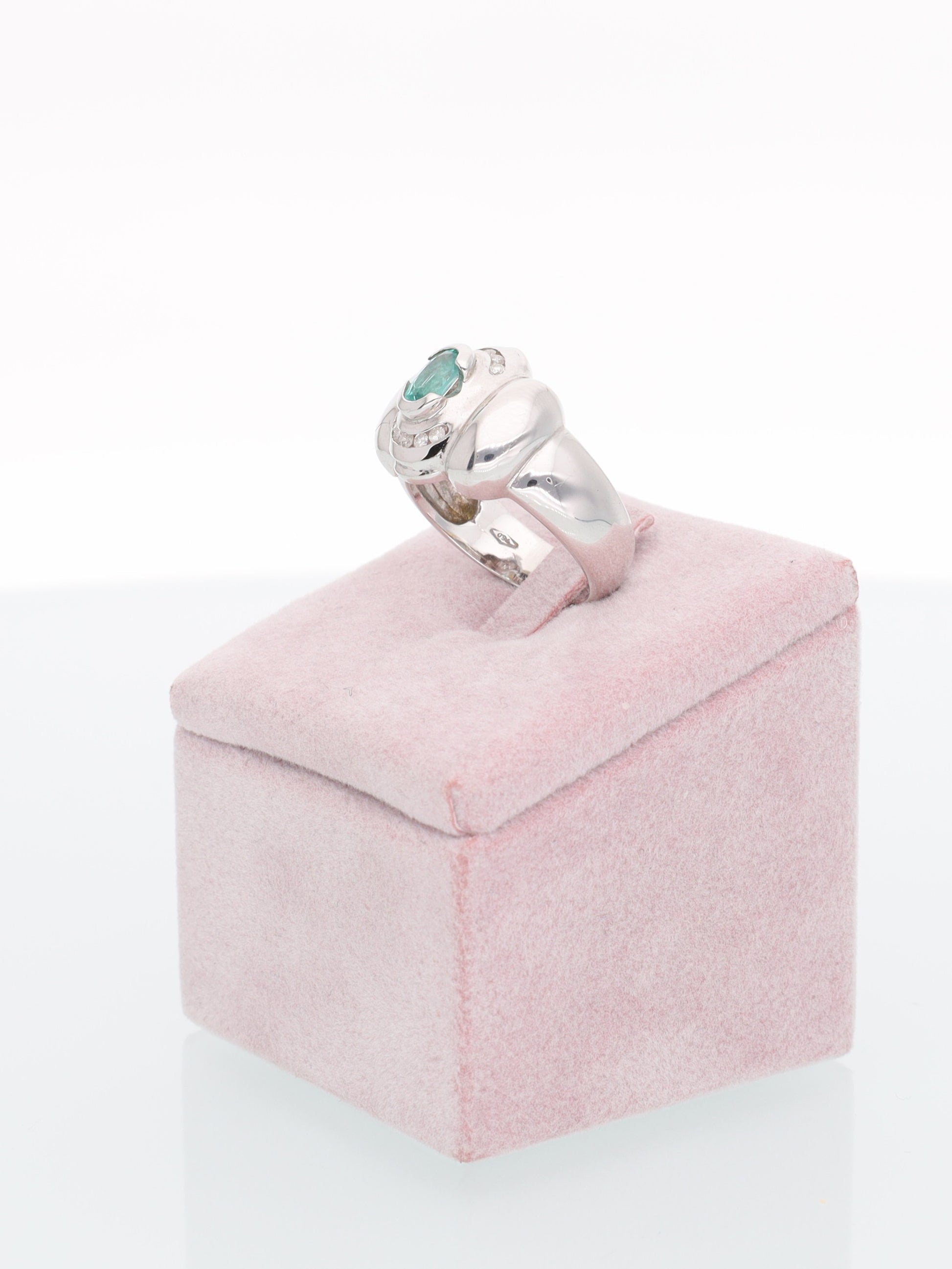 Anello vintage in oro bianco 18kt con smeraldo e Diamanti