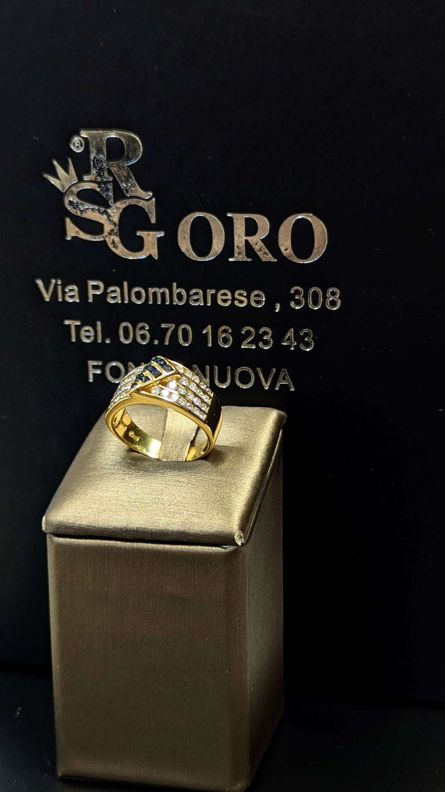 Anello oro giallo con zaffiri e pavè brillanti